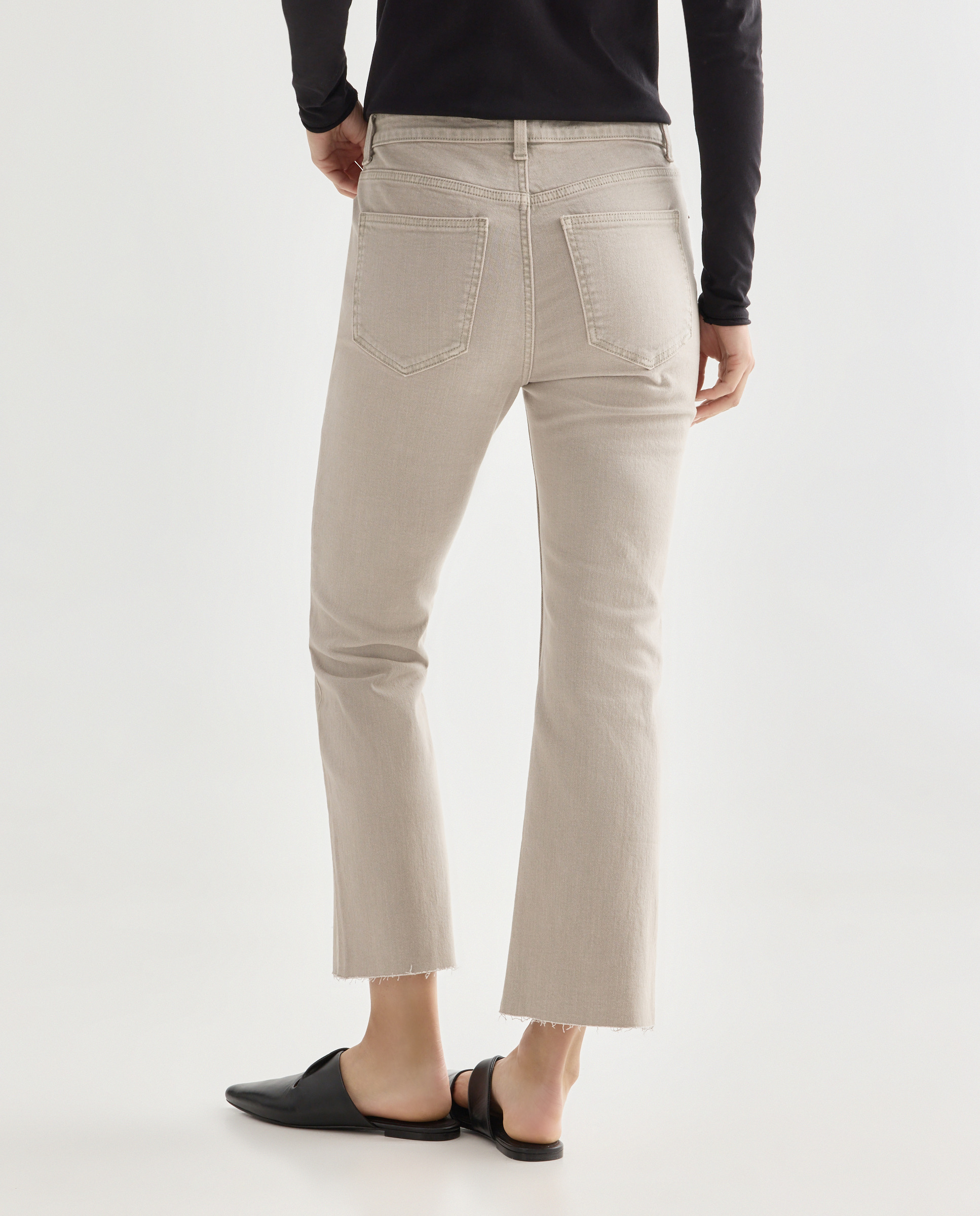 Pantalón de mujer cropped flare desflecado Gris claro-3