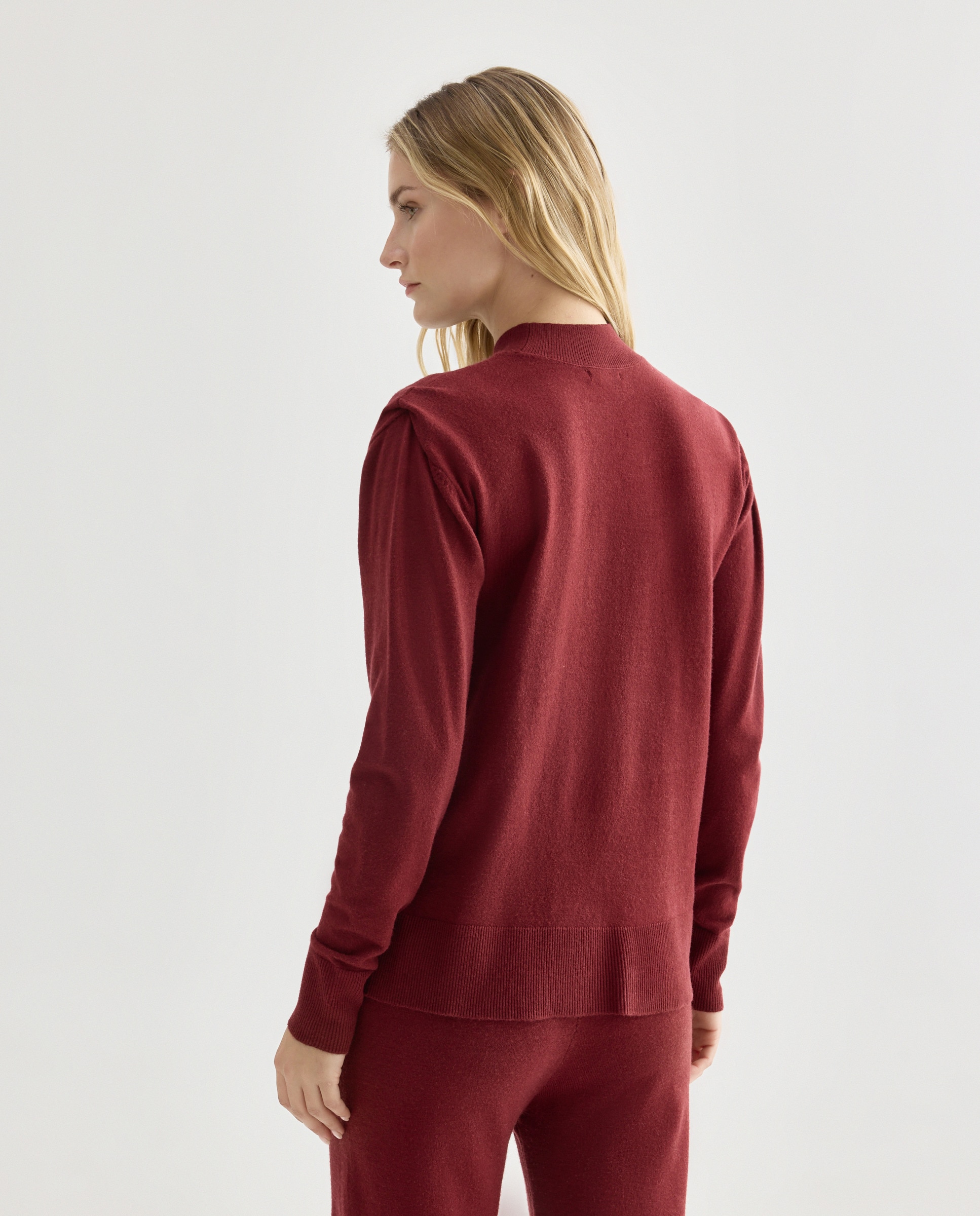 Jersey de mujer cuello caja con hombrera Burdeos-3