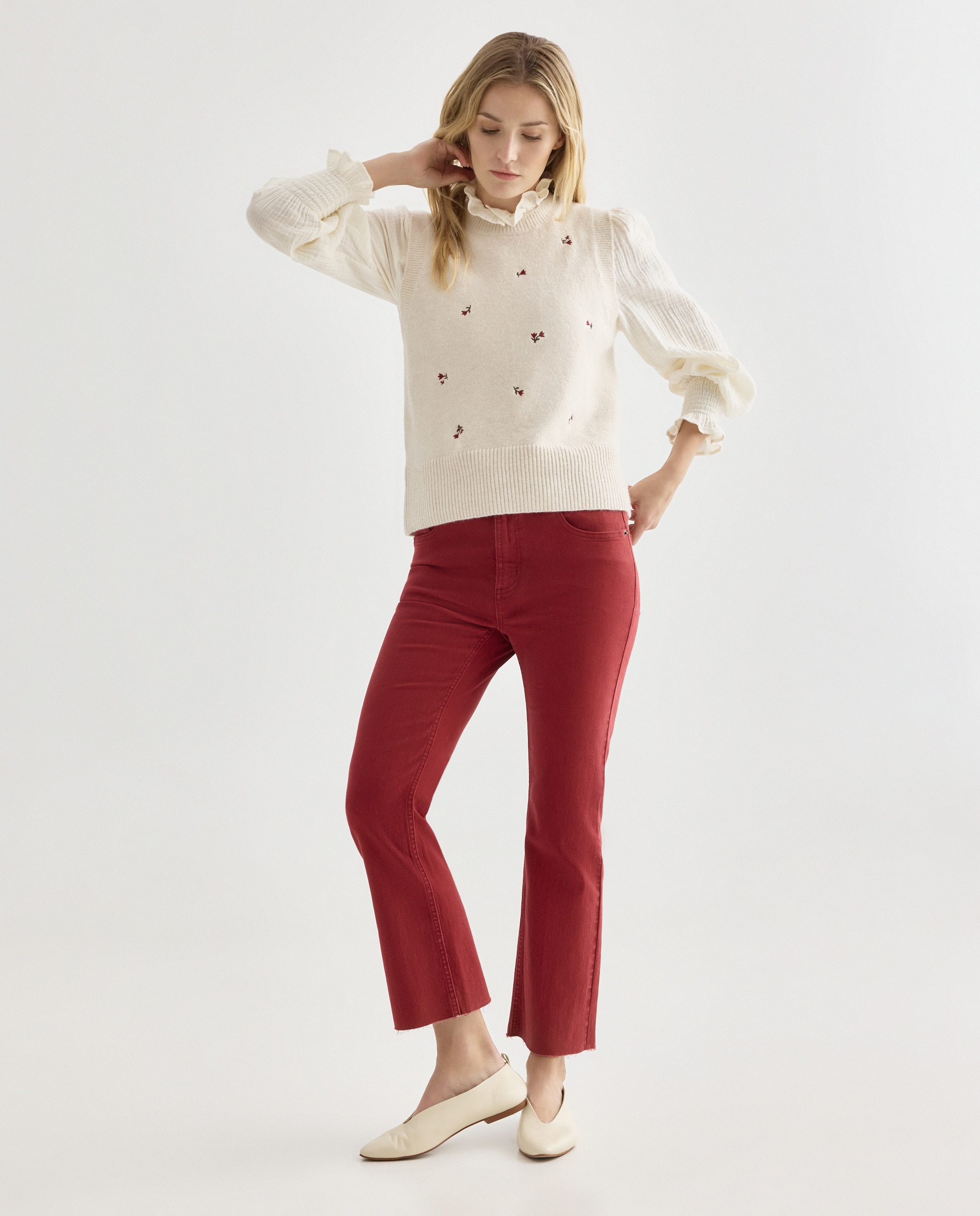 Chaleco de mujer cuello caja flores bordadas 120 Crudo-2