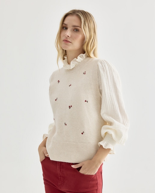 Imagen 0 de Chaleco de mujer cuello caja flores bordadas