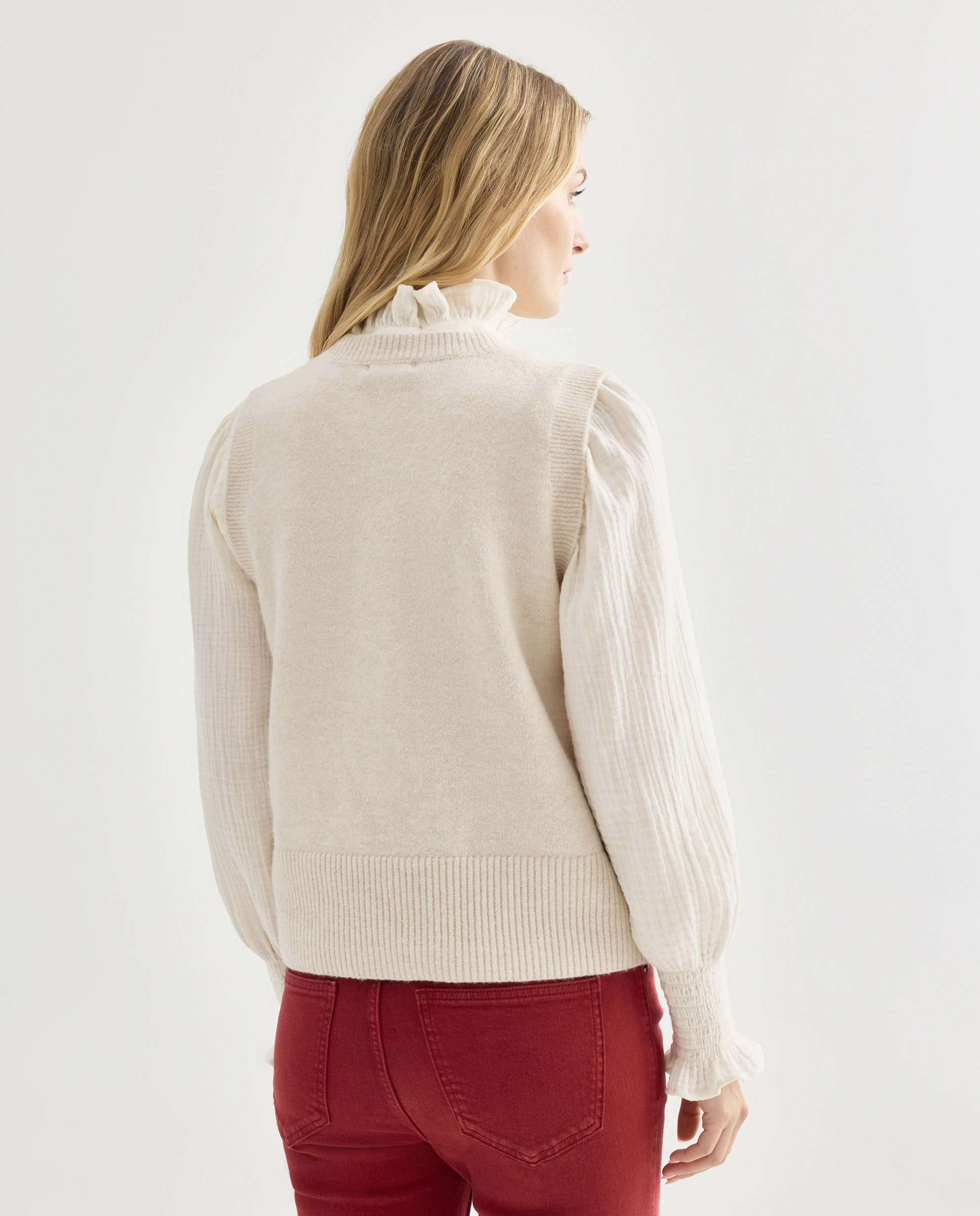 Chaleco de mujer cuello caja flores bordadas 120 Crudo-3