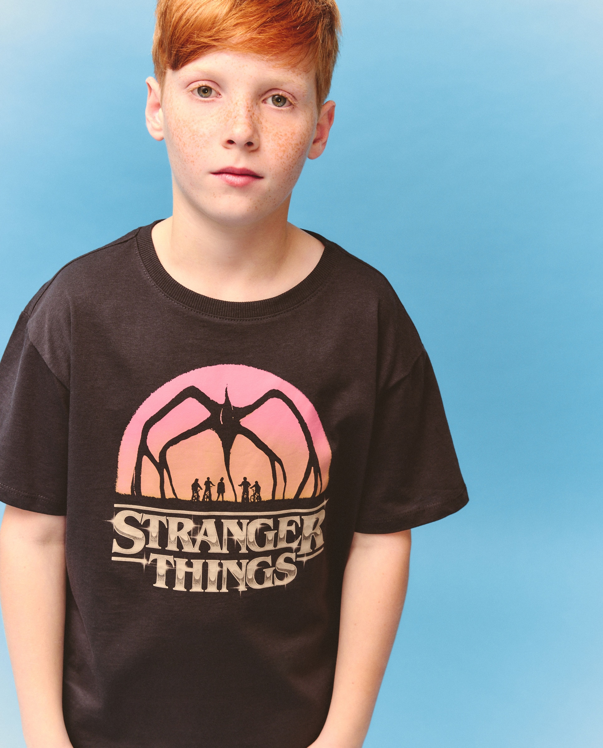 T-shirt de Manga Curta Stranger Things Cinzento-2