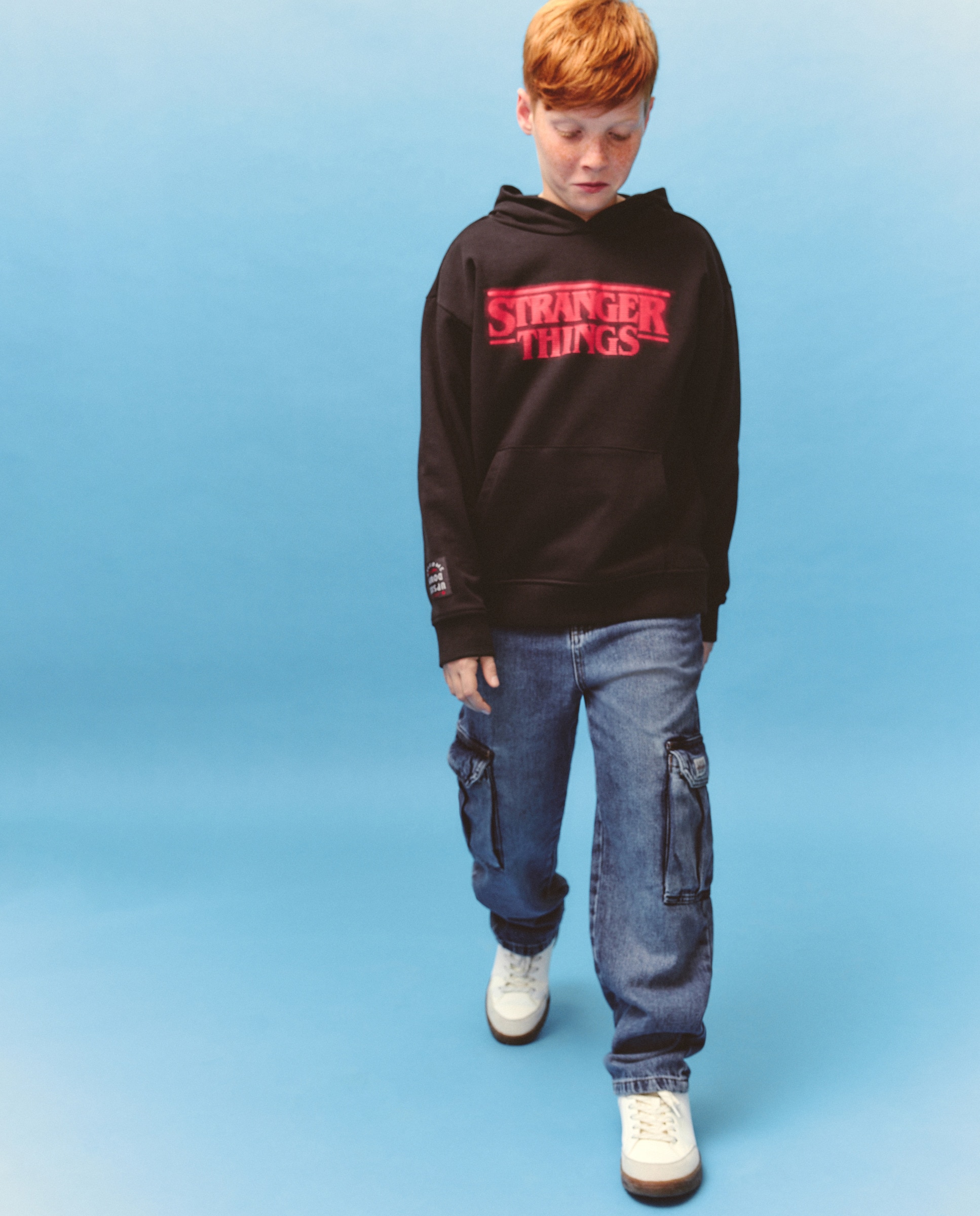 Sweatshirt Fechada com Capuz Stranger Things Cinzento-2