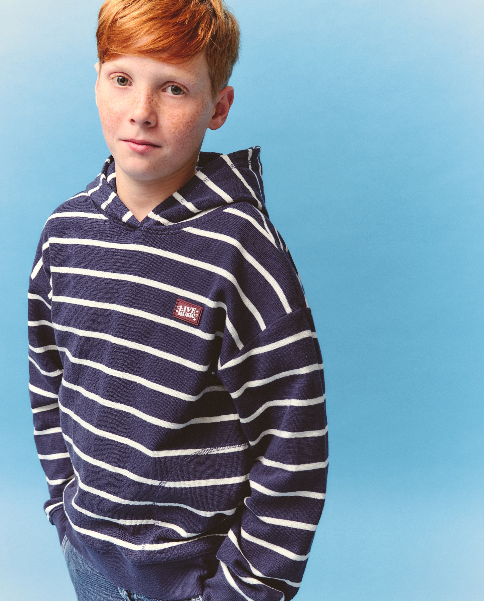 Sweatshirt Fechada às Riscas com Capuz Branco-1