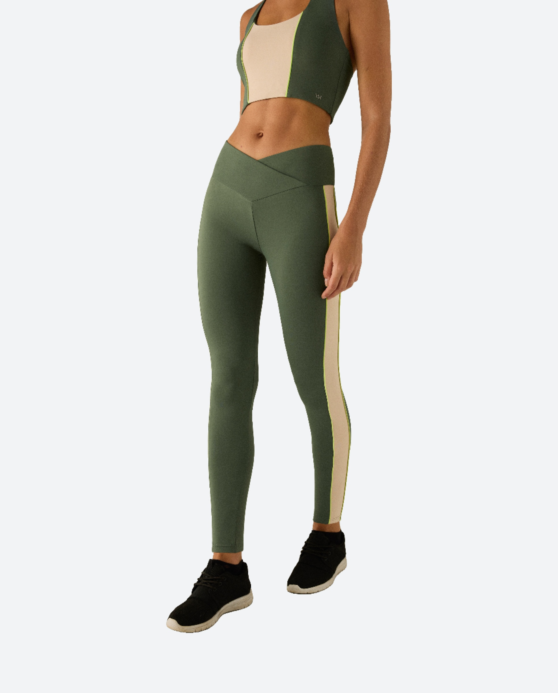 Imagen 0 de Leggings de mujer de tejido suave y elástico con bolsillo interior