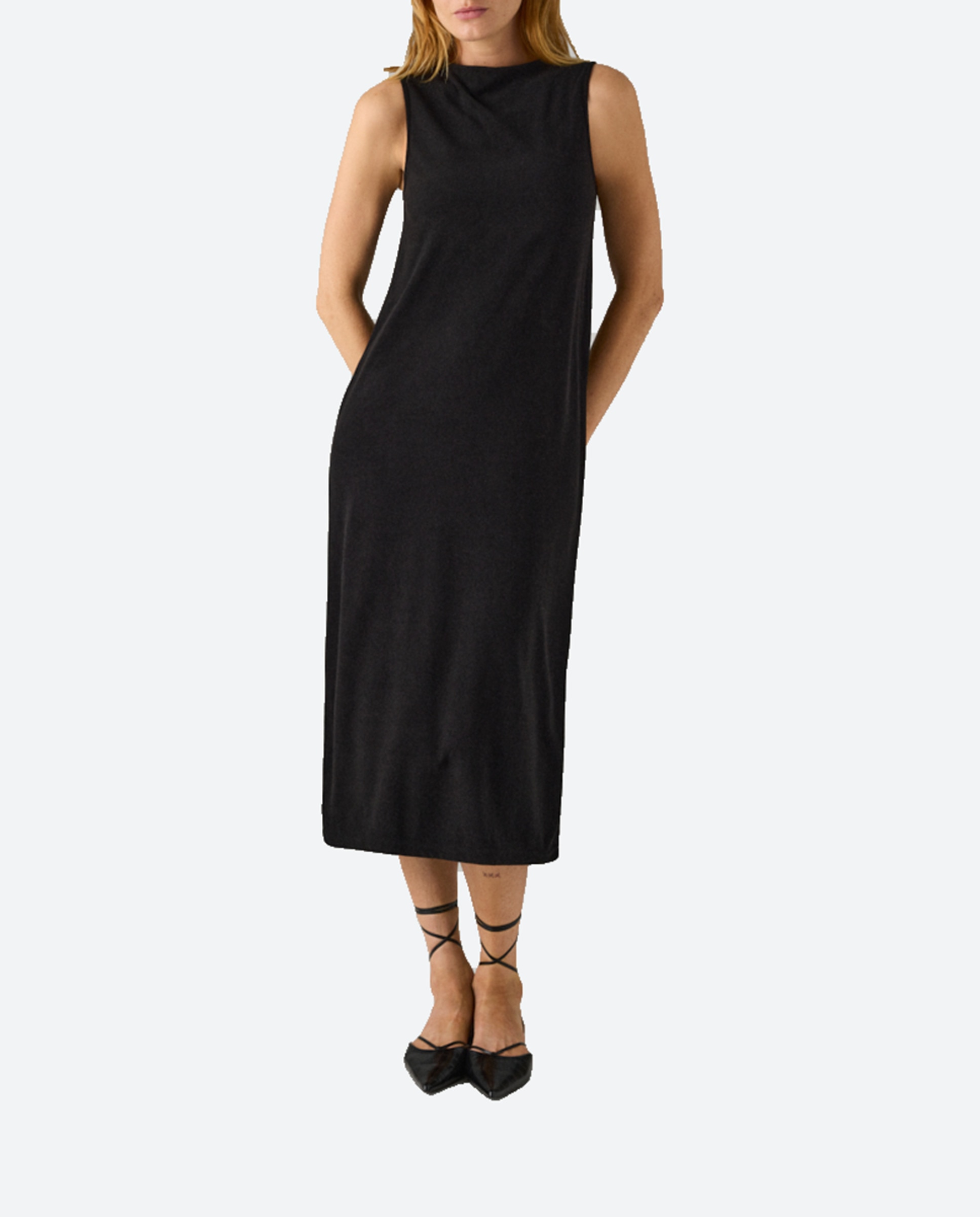 Imagen 0 de Vestido de mujer sin mangas largo de tejido cálido y con estampado liso