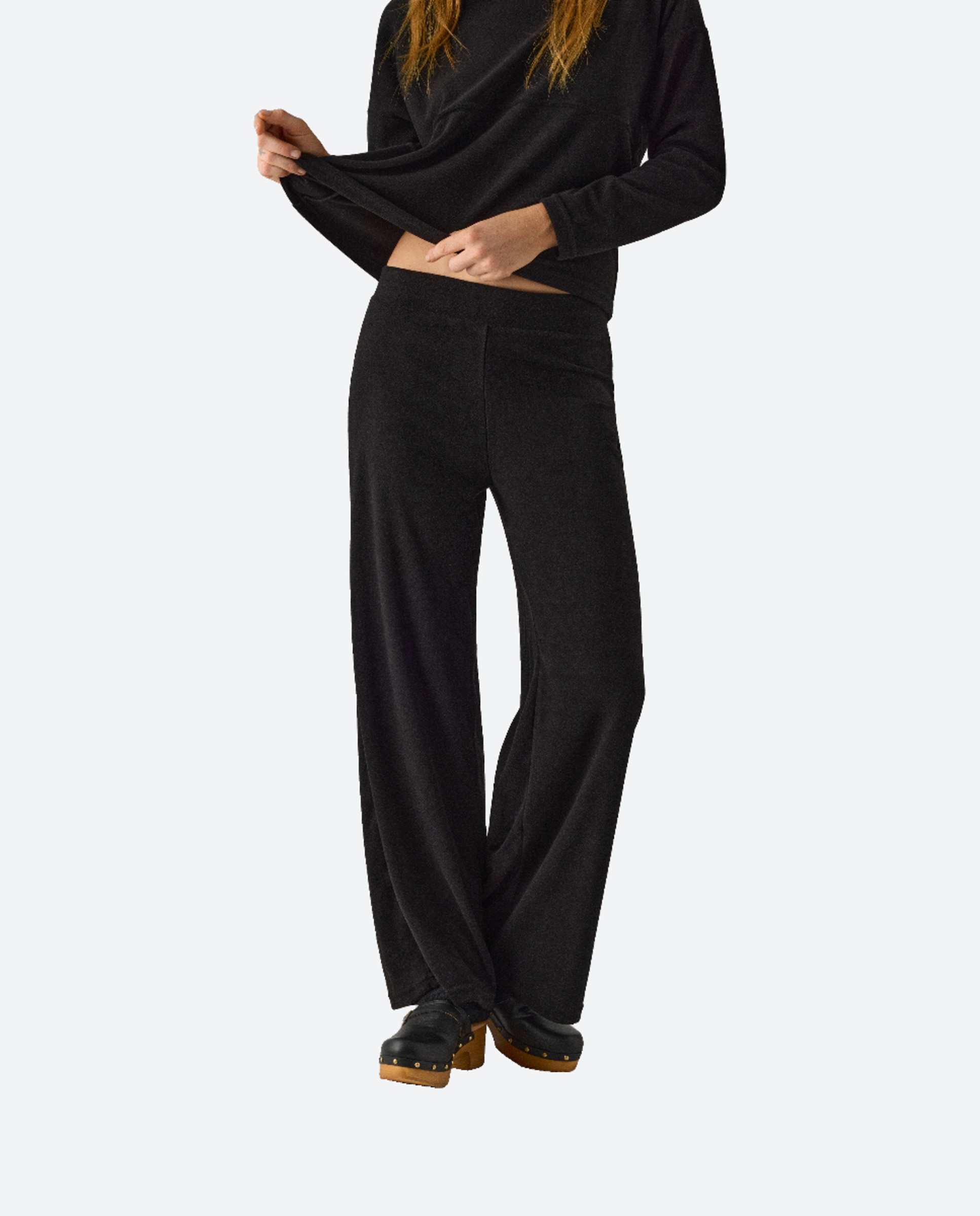 Imagen 0 de Pantalón de mujer liso con pierna ancha de tejido cálido