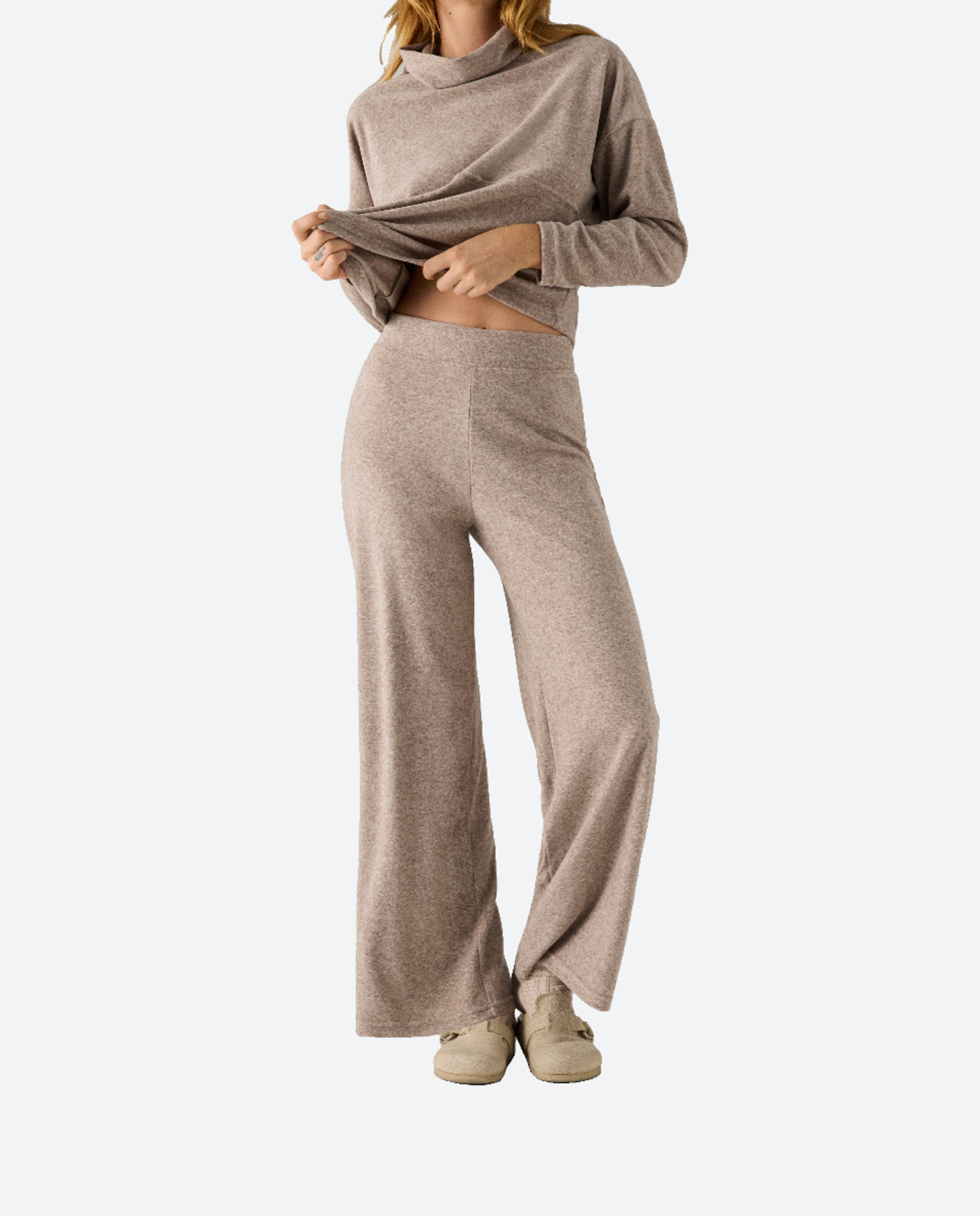 Imagen 0 de Pantalón de mujer liso con pierna ancha de tejido cálido