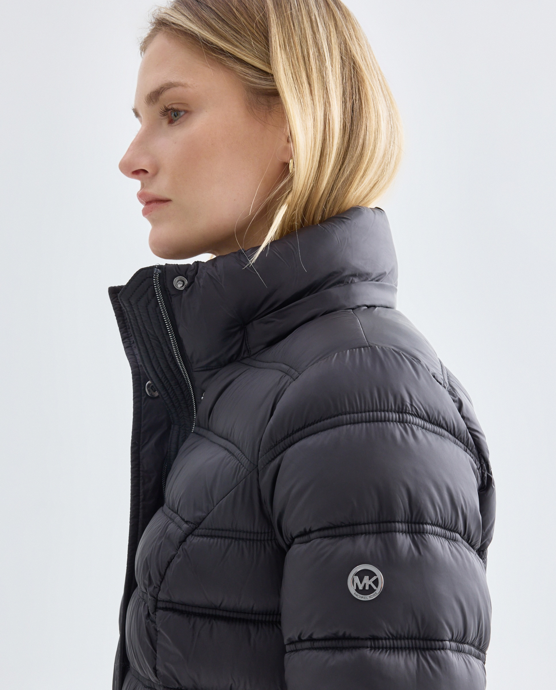 Blusão Acolchoado Comprido com Capuz Preto-4