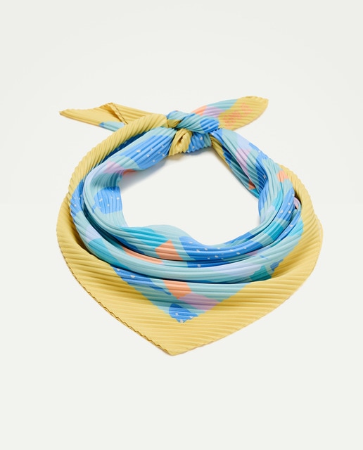 Imagem 0 de Lenço Plissado com Estampado de Folhas