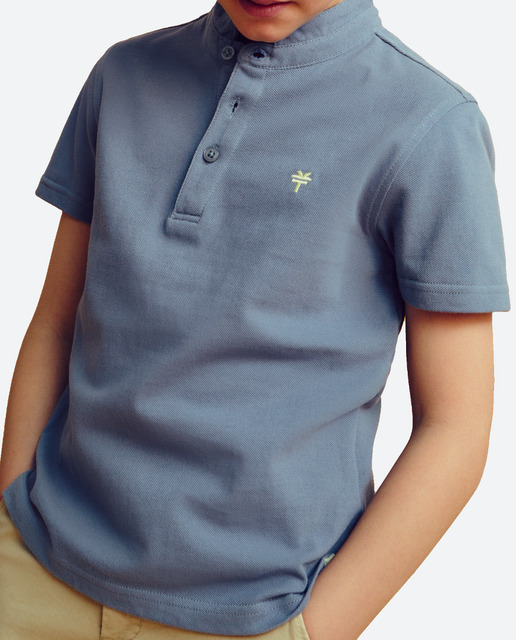 Imagen 0 de Polo de niño con cuello mao y bordado