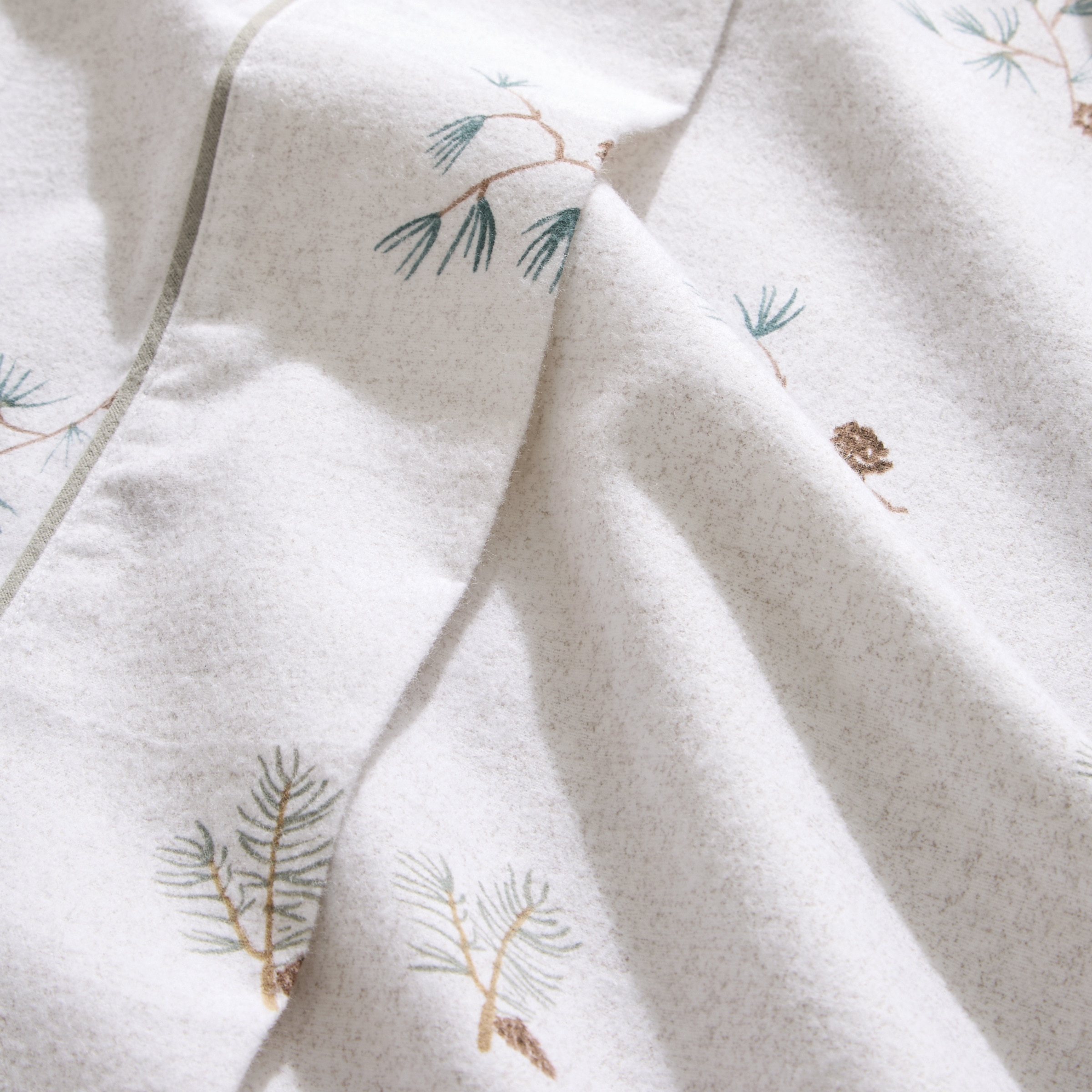 Juego de sábanas con bajera franela Pinecone Verde-3