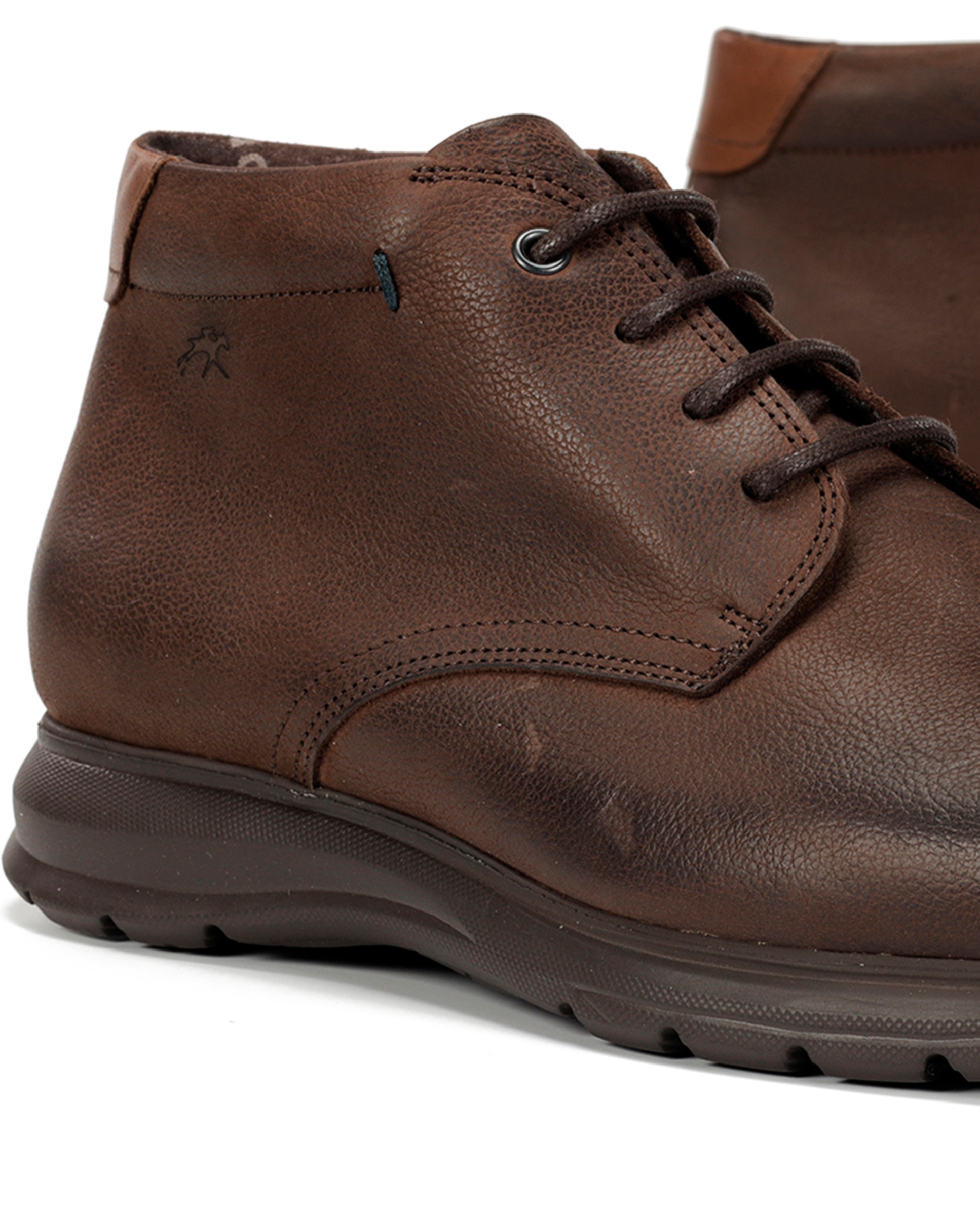 Botins em Pele Engordurada com Pala Lisa Castanho-7