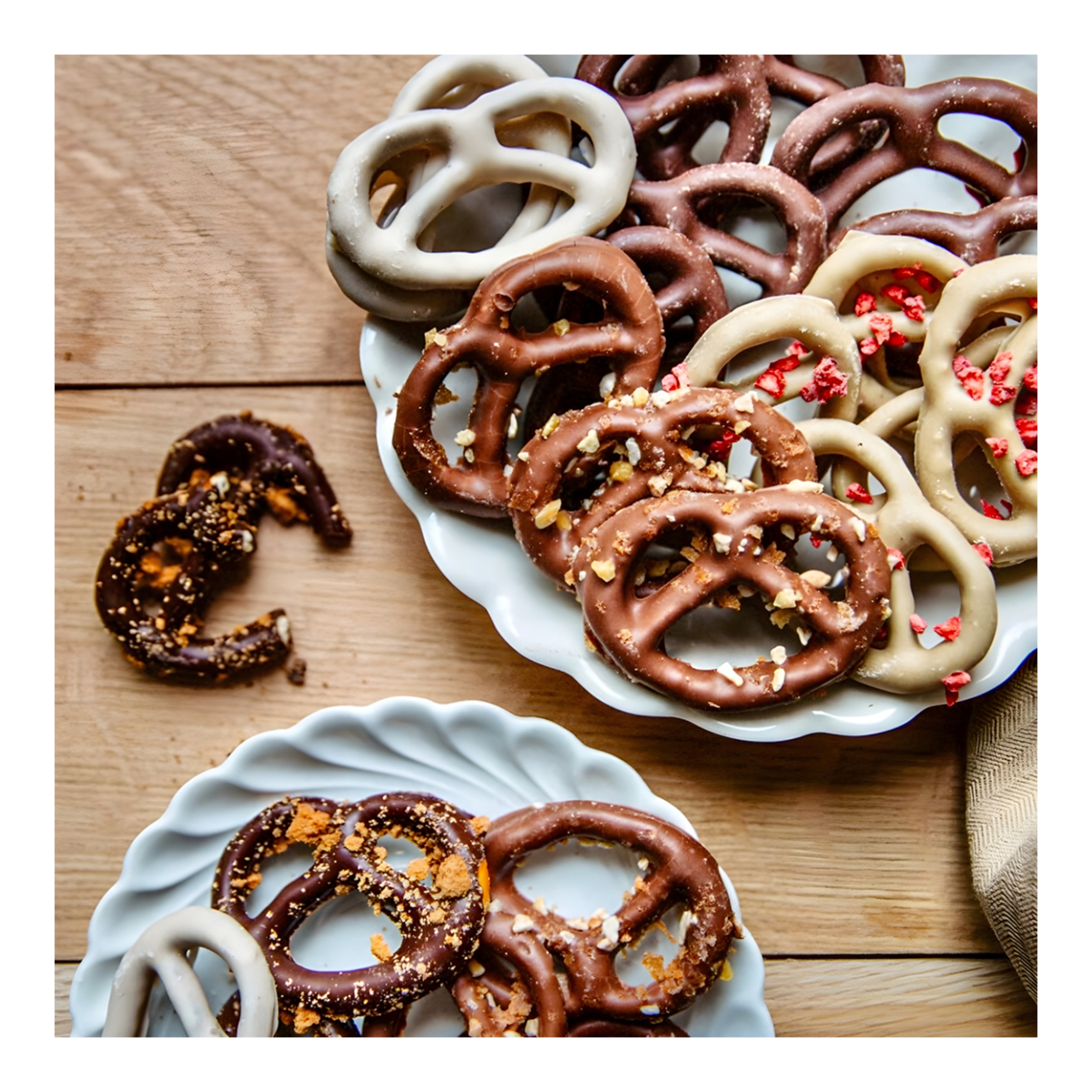 Pretzel de chocolate negro con flores de hibisco Bretzel&Co 3
