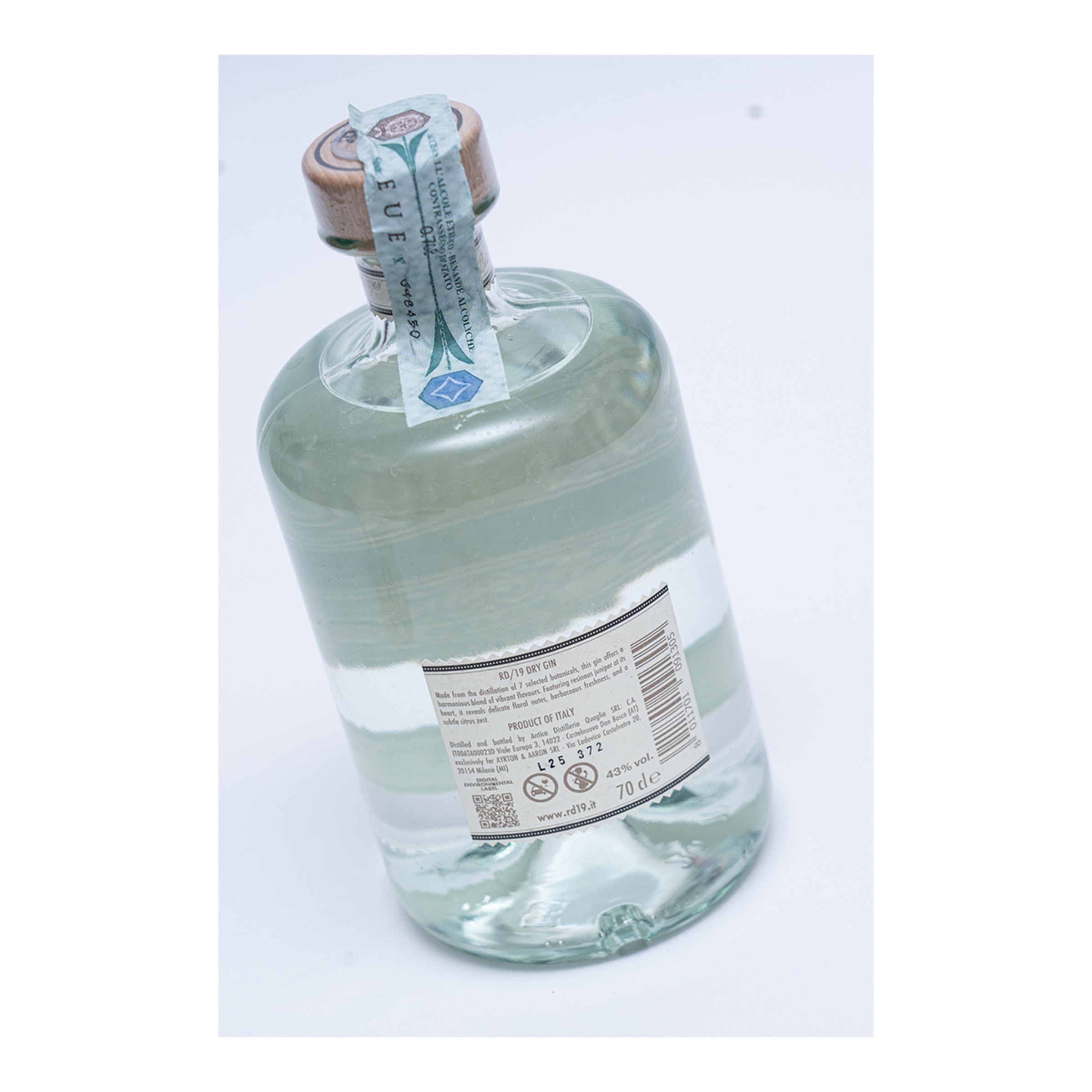 Ginebra RD/19 Dry Gin Milan 3