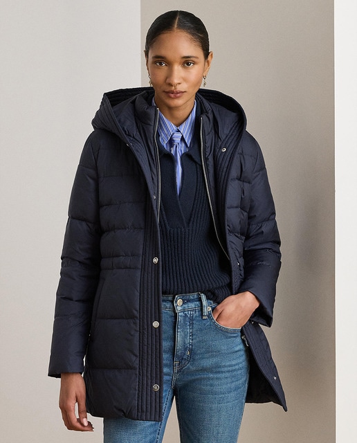 Imagen 0 de Plumífero de mujer corto con ajuste en la cintura