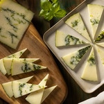 mature sheep's cheese with pesto approximate weight piece 3,5 kg
