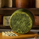 mature sheep's cheese with pesto approximate weight piece 3,5 kg