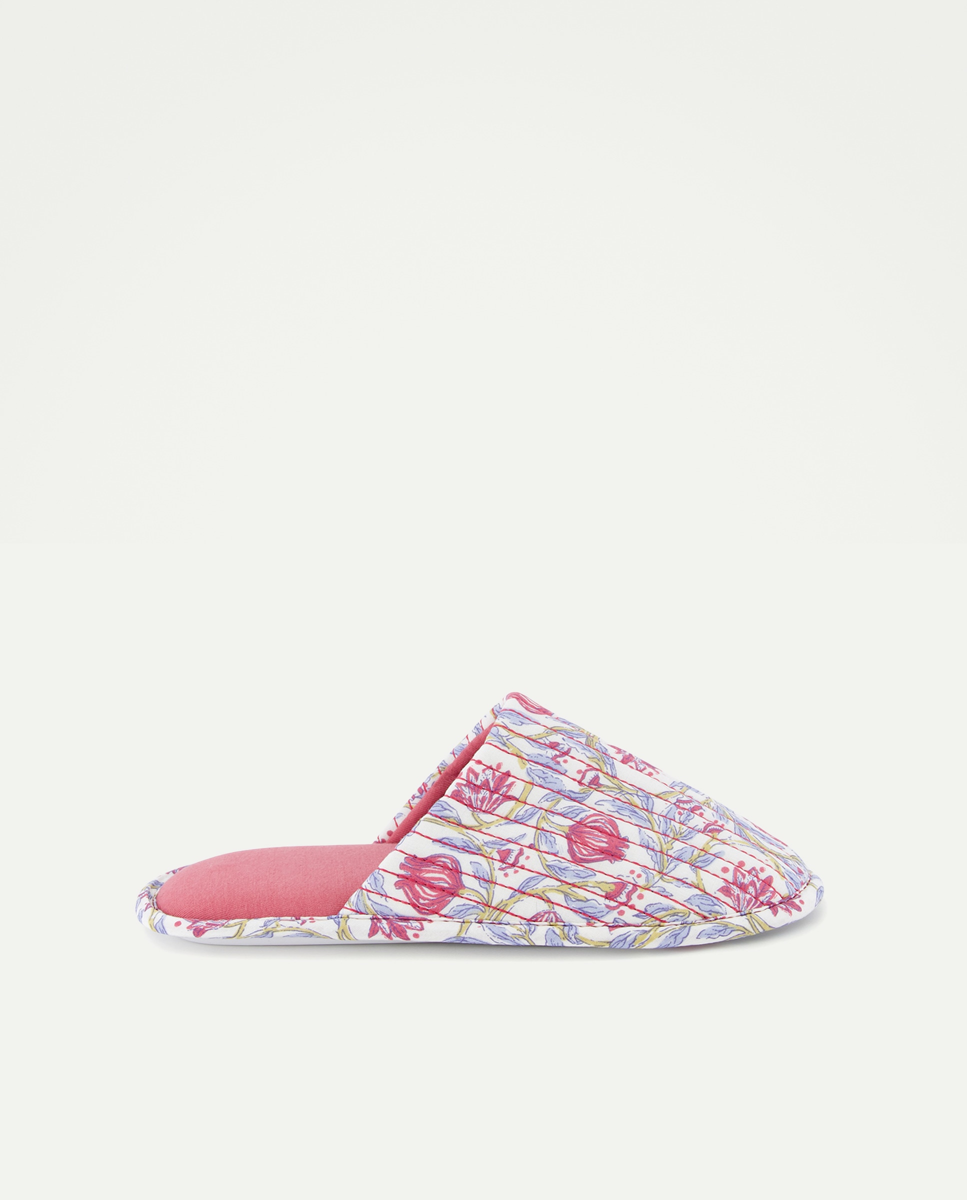 Imagen 0 de Zapatilla de mujer destalonada estampada