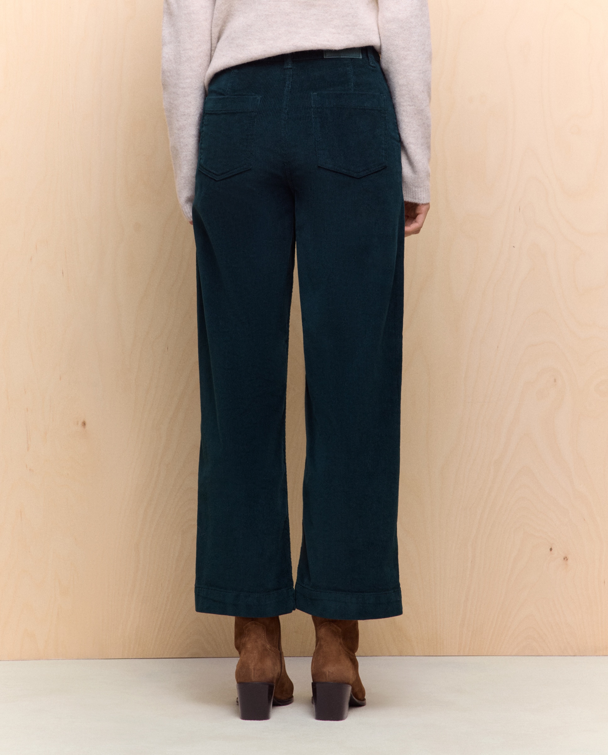 Calças de Bombazina Cropped Tipo Culotte Abotoada 530 Verde Escuro-3