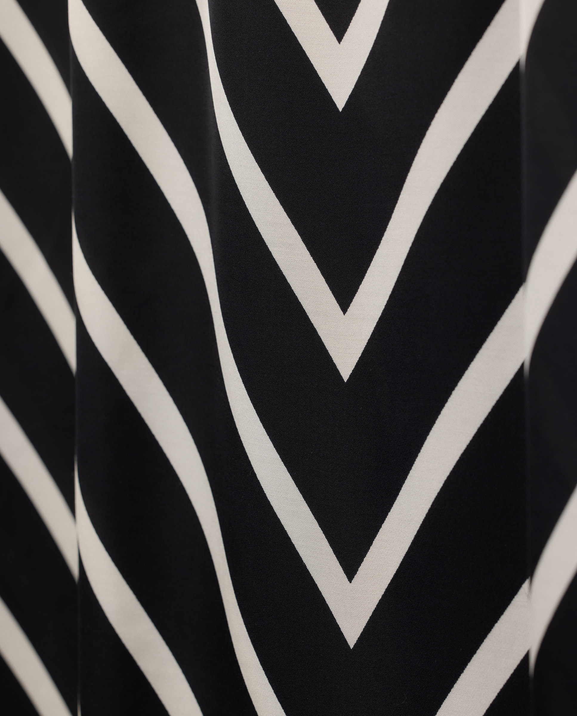 Saia com Estampado às Riscas Preto-5