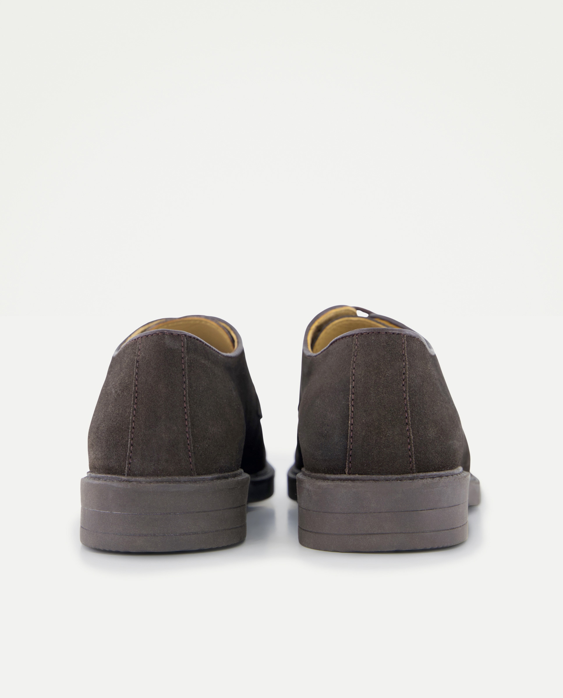 Zapato de cordones de hombre en serraje con piso de goma 3