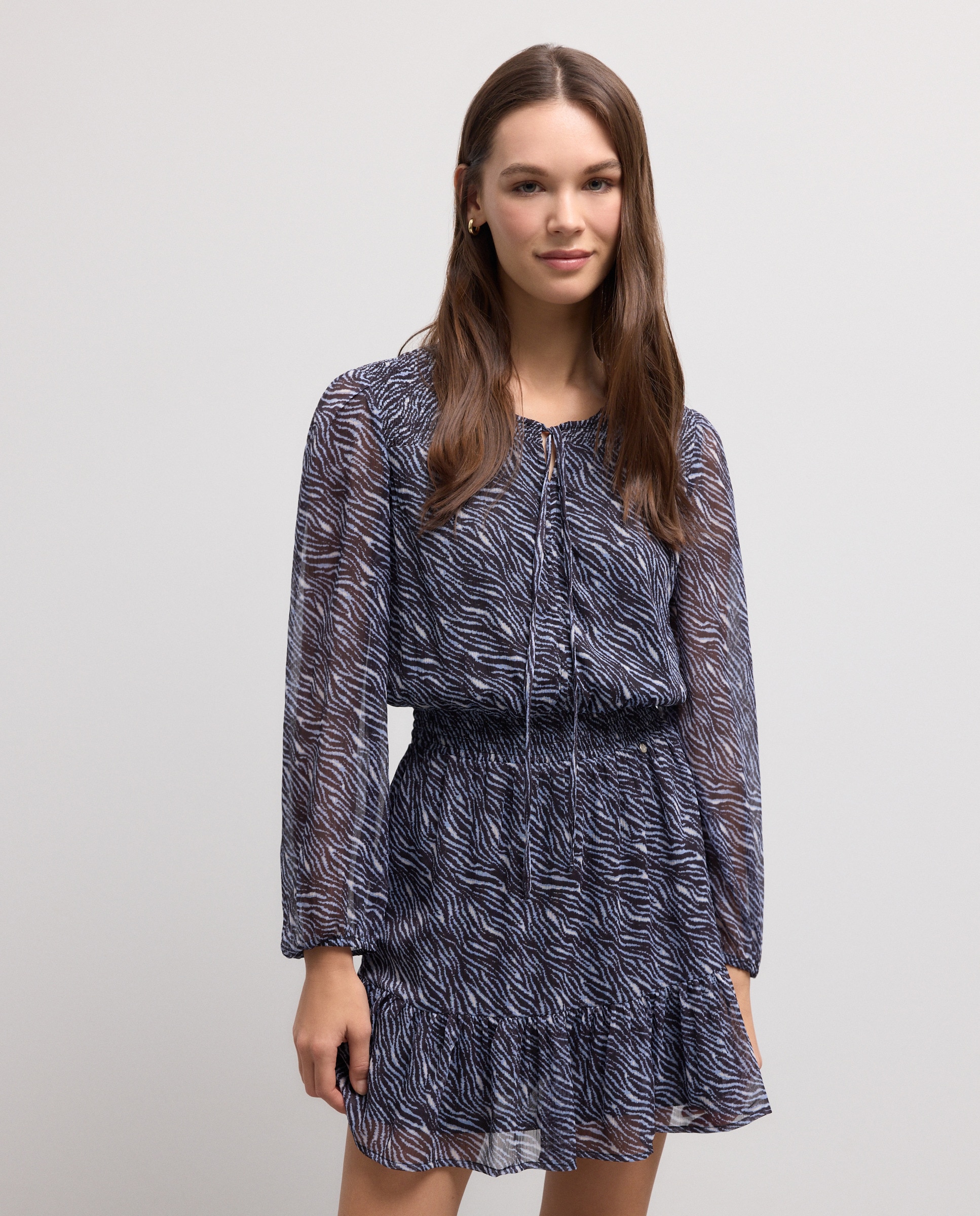 Vestido Curto de Chiffon com Estampado Azul-2