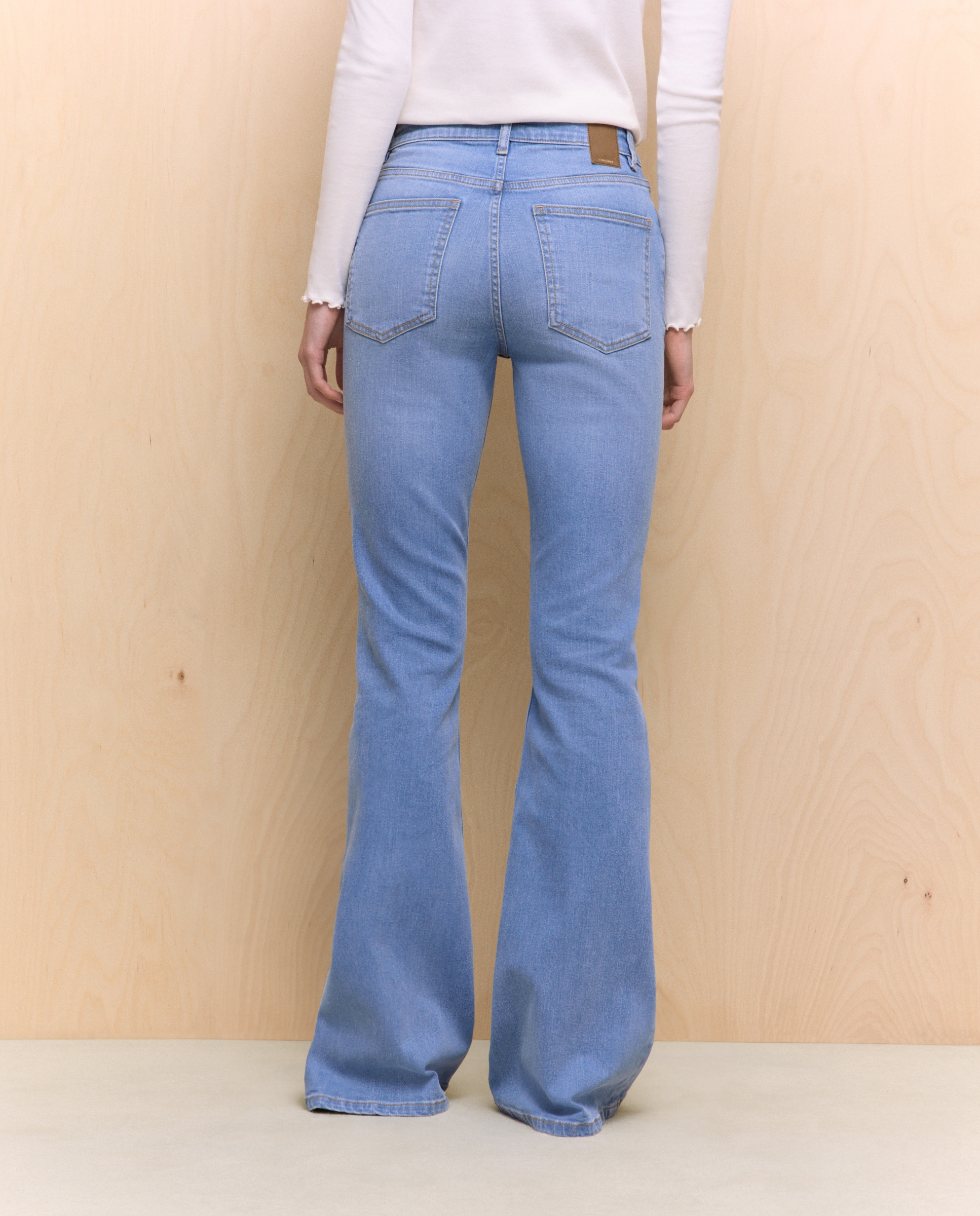 Jeans à Boca de Sino Azul Suave-3