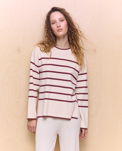 Imagem 0 de Camisola de Malha às Riscas com Aberturas e Decote Redondo