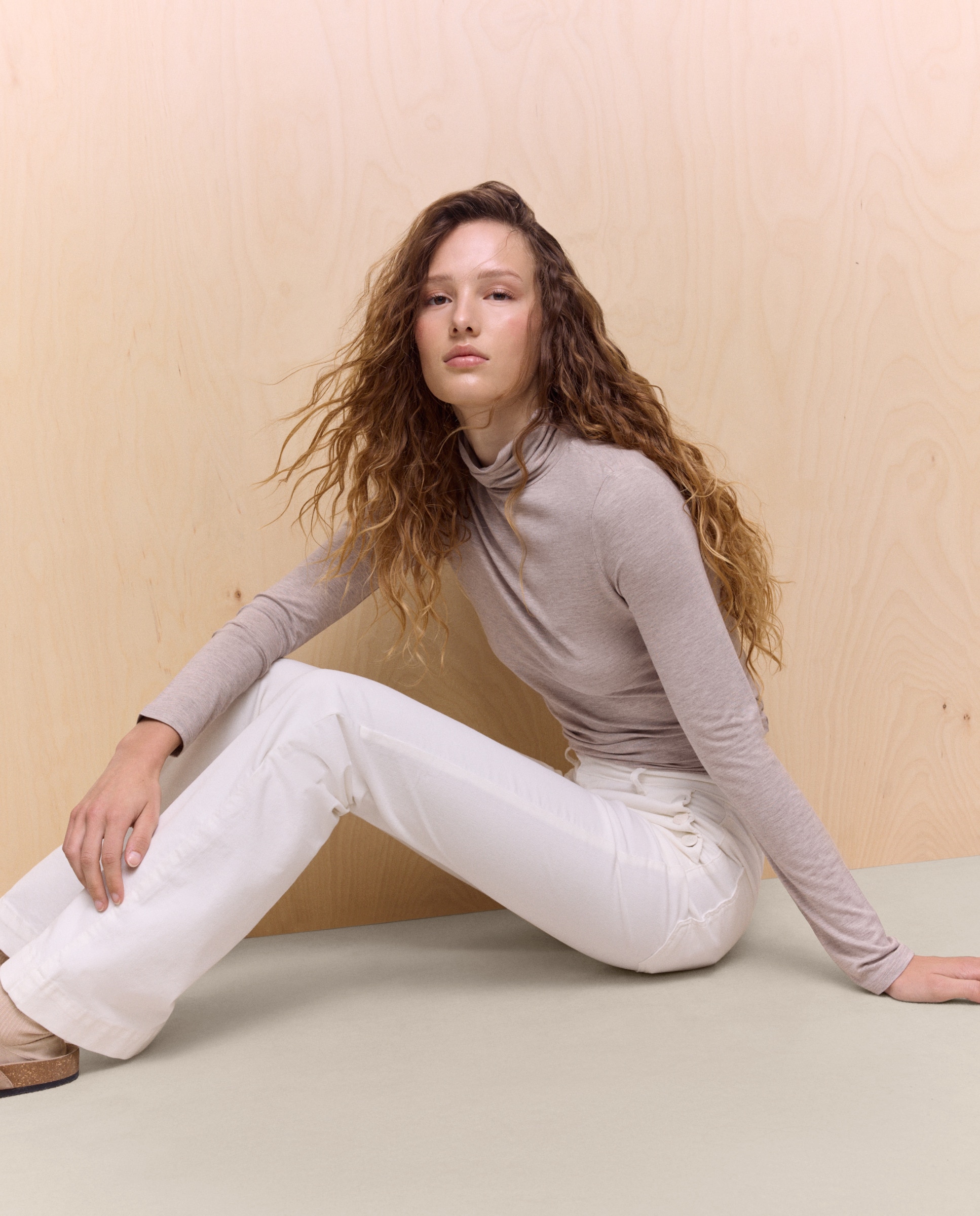 Camisola com manga comprida e gola cisne Bege-1