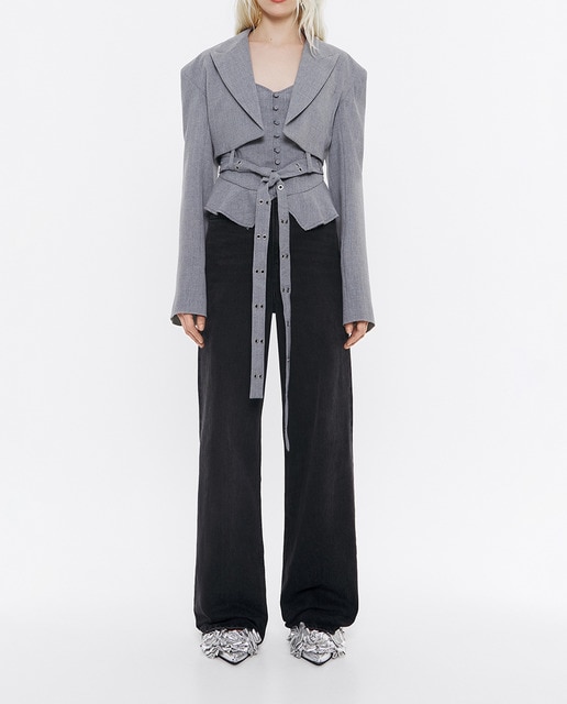 Imagen 0 de Chaqueta de mujer corta estilo sastre cruzada de lana fría.