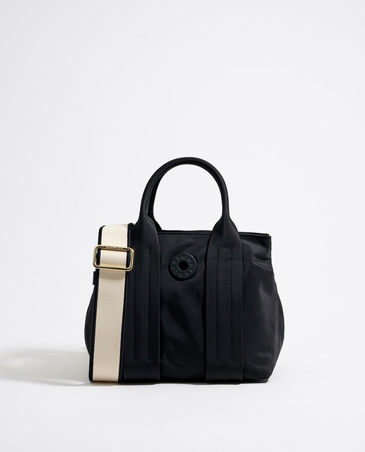 Imagen 0 de Bolso de mujer de mano de nylon mediano.