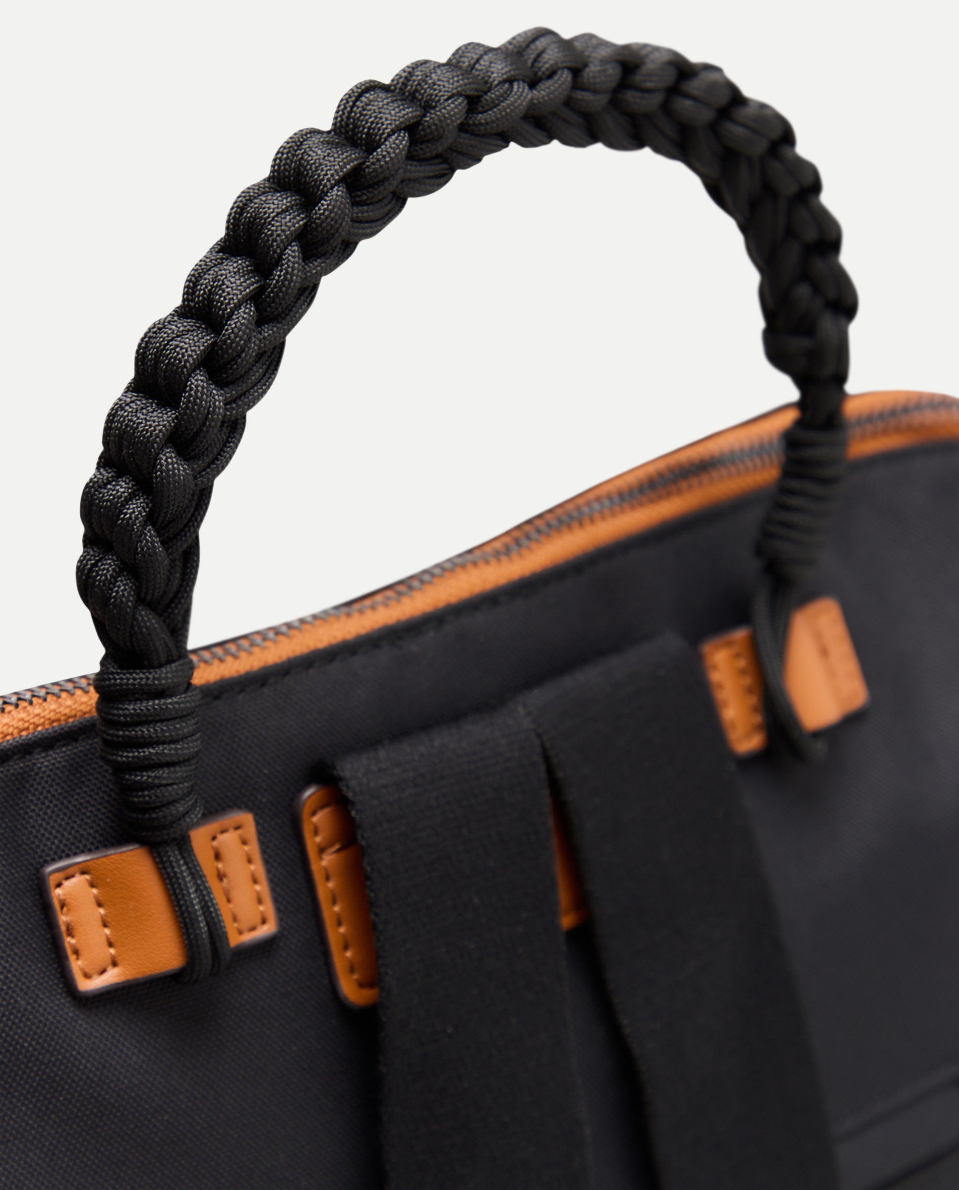 Mochila de Nylon com Alça Entrançada Preto-4