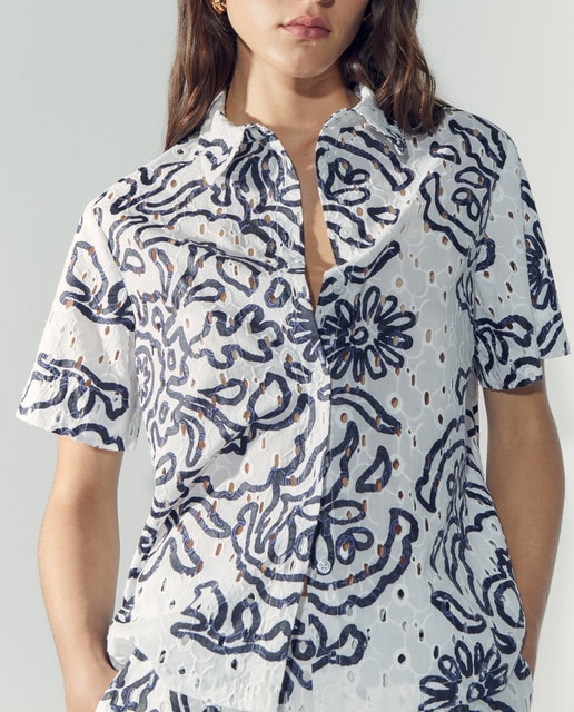 Imagen 0 de Blusa de manga corta con bordado