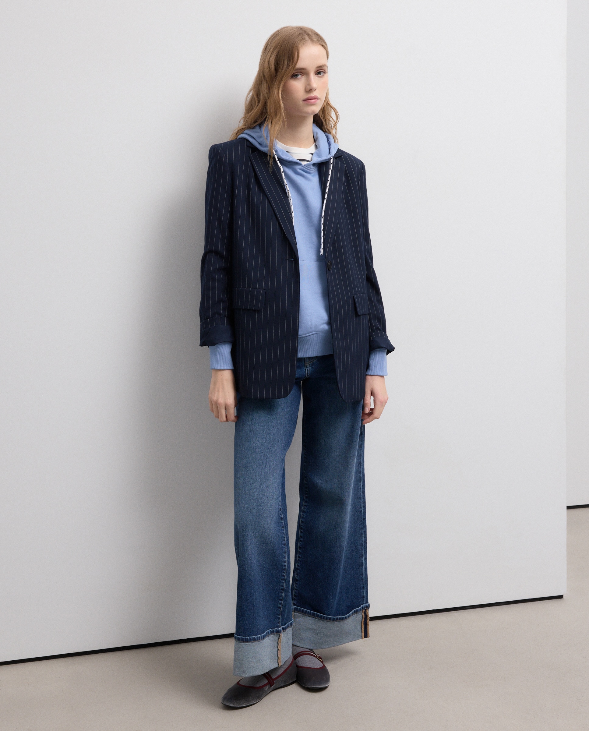 Sweatshirt com Capuz Fechado e Bordado Azul-2