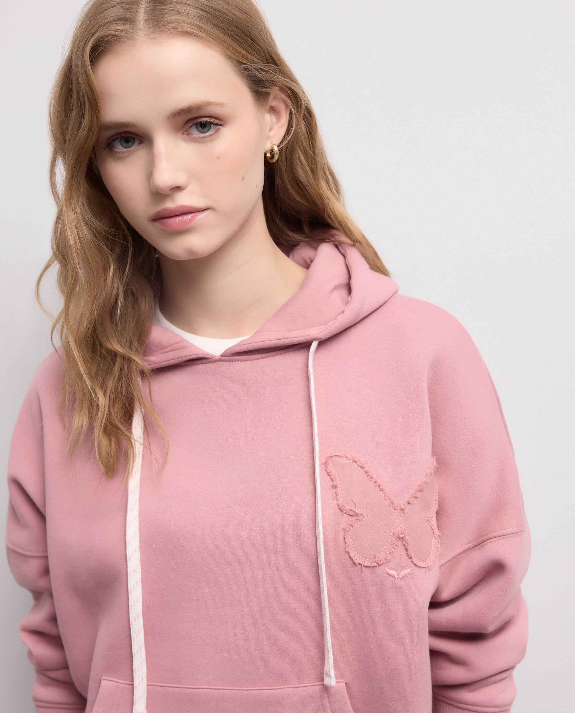 Sweatshirt com Capuz Fechado e Bordado 220 Rosa Pálido-4