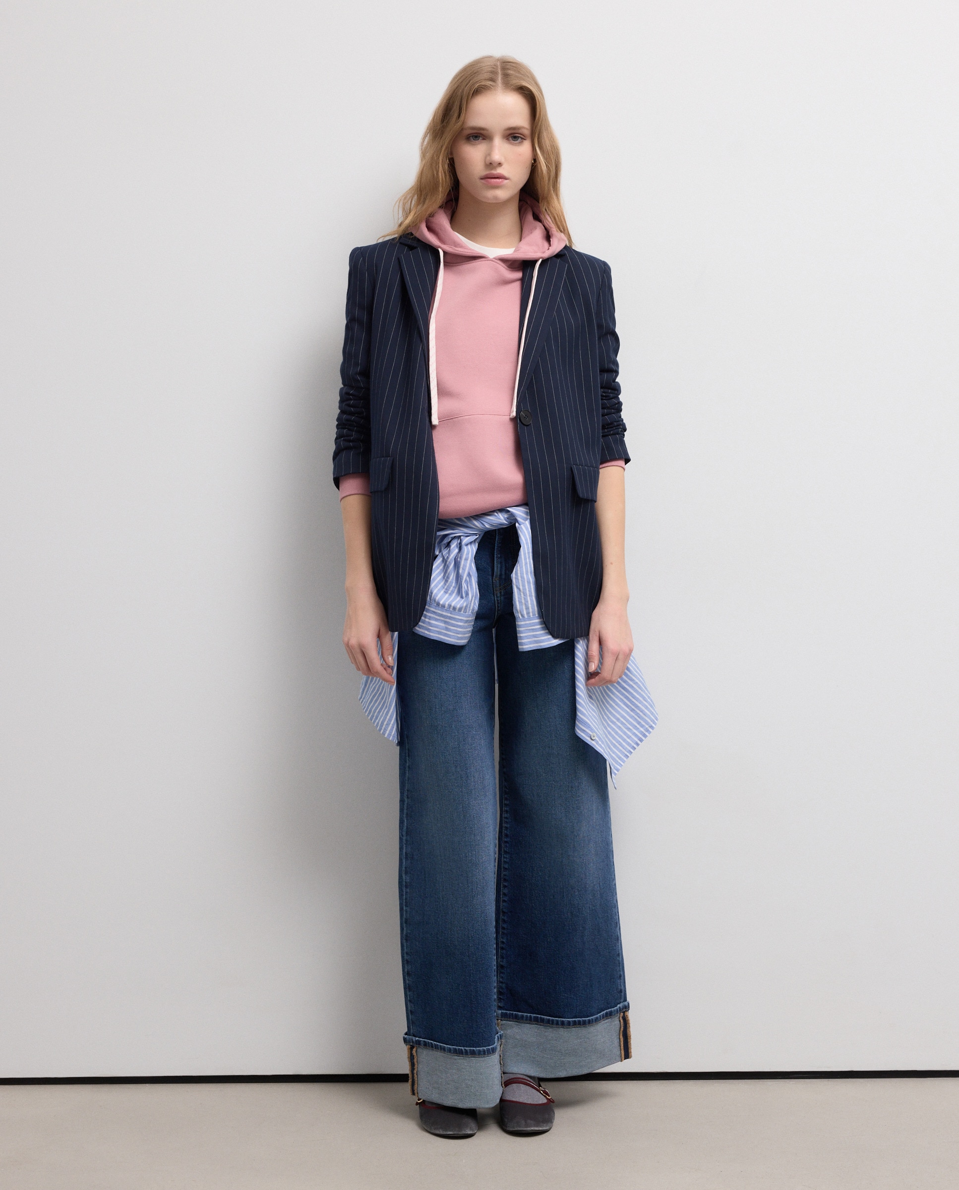 Sweatshirt com Capuz Fechado e Bordado 220 Rosa Pálido-2