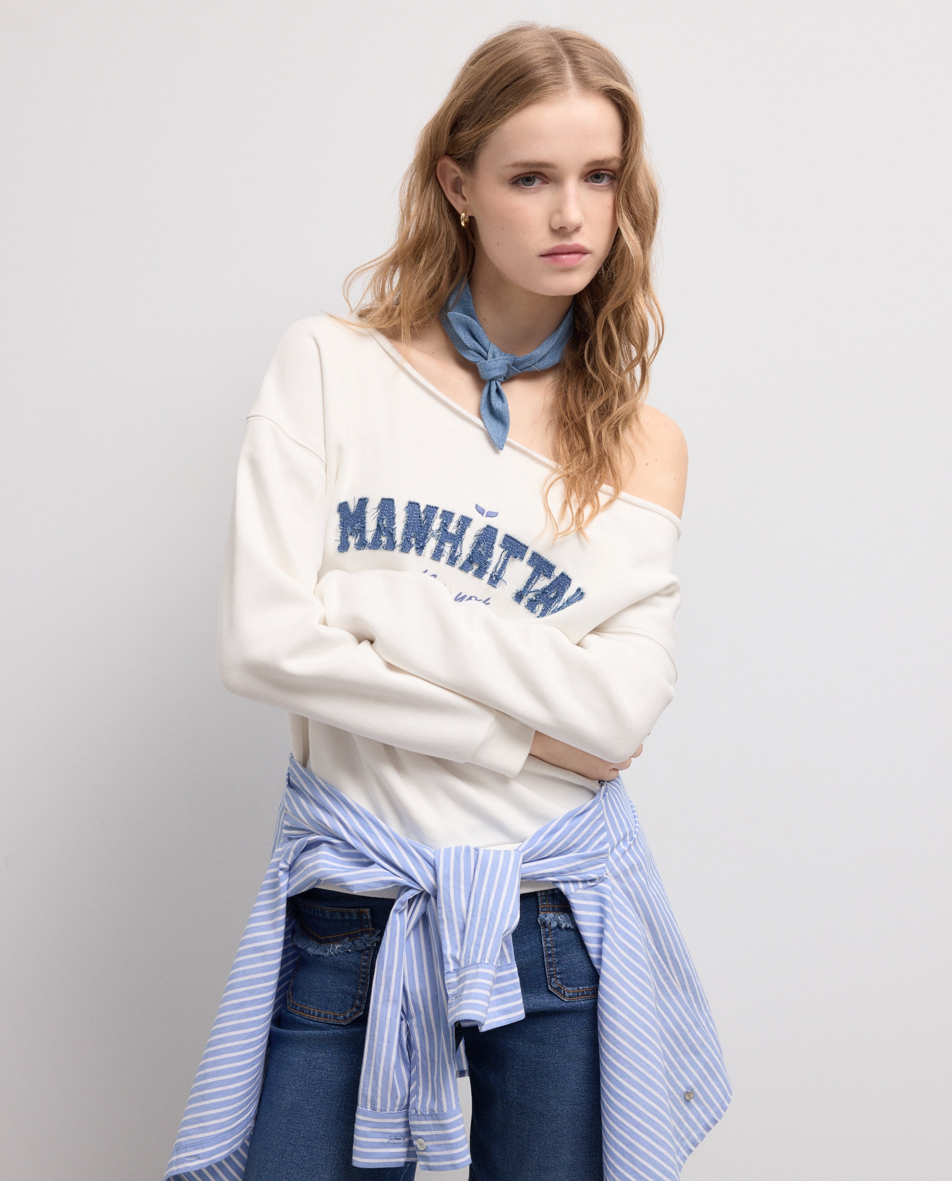 Sweatshirt com Decote à Barco Branco-1
