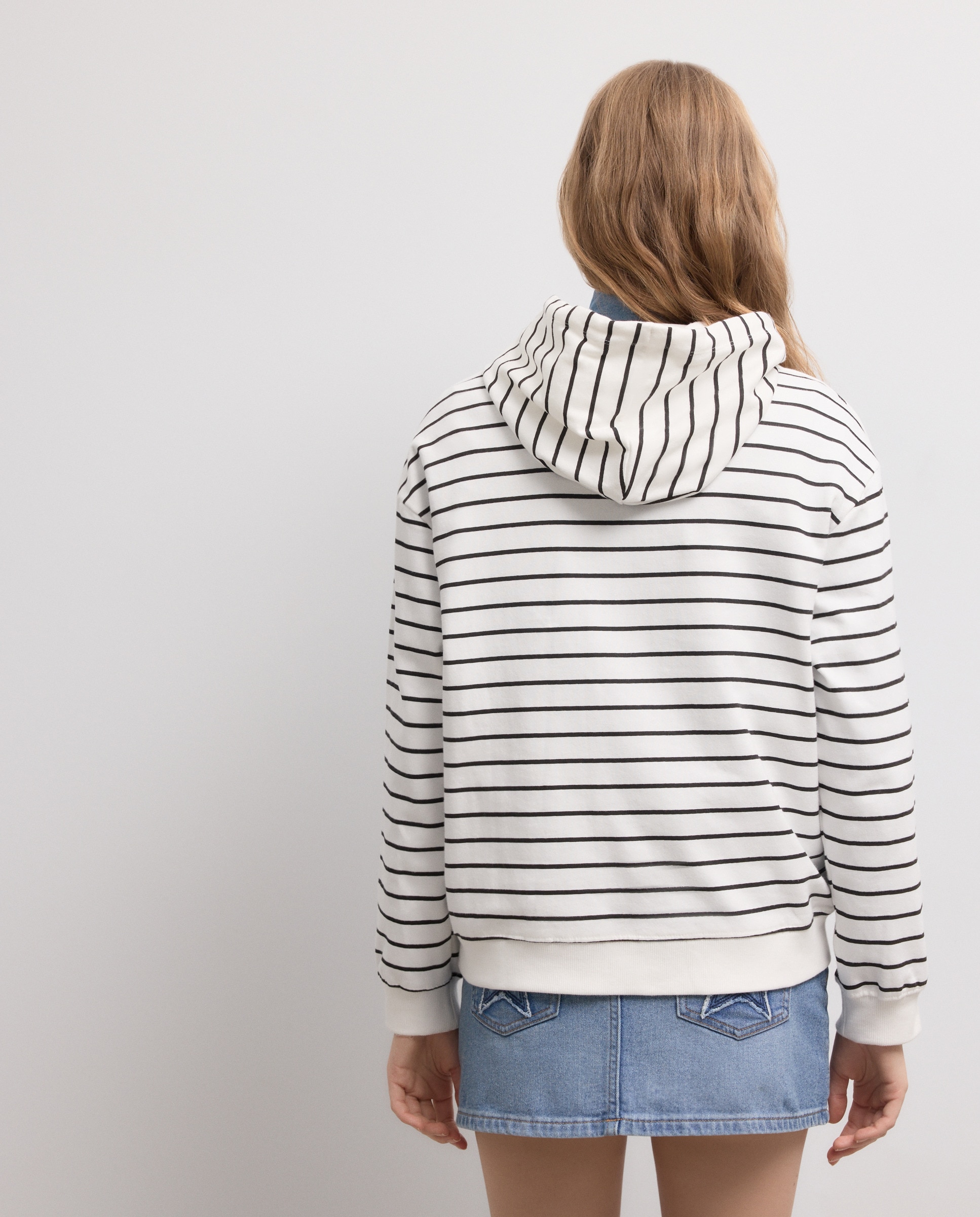 Sweatshirt às Riscas com Estampado Snoopy e Capuz Fechado Branco-4