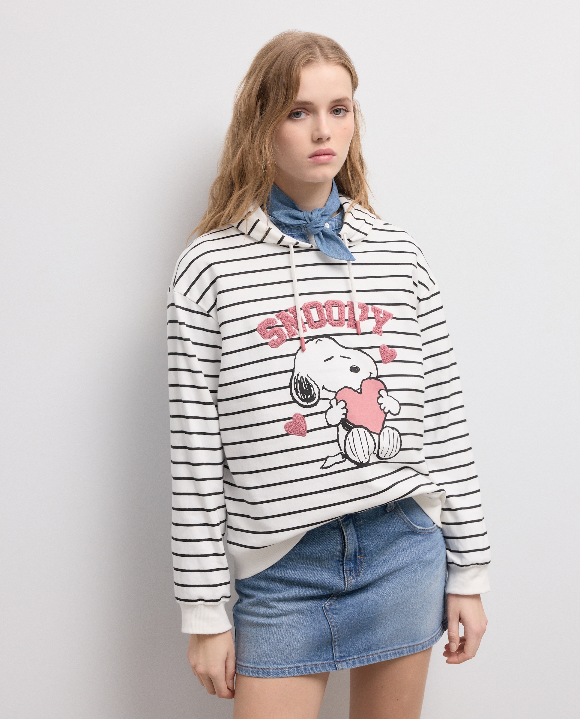 Sweatshirt às Riscas com Estampado Snoopy e Capuz Fechado Branco-3