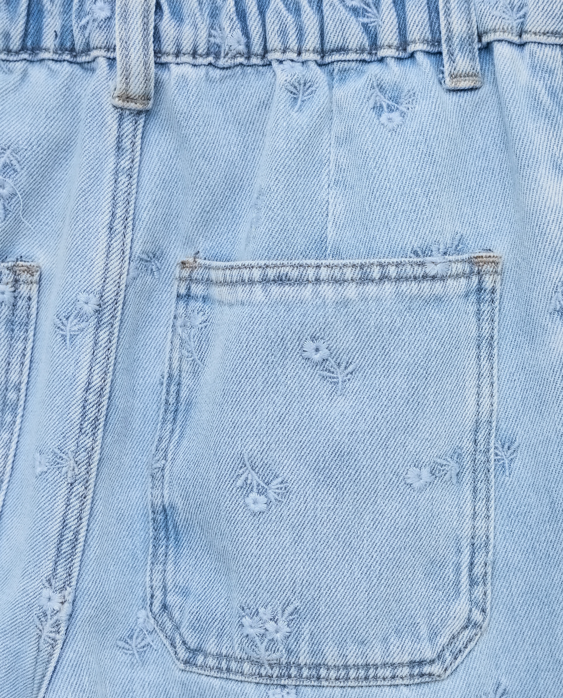 Jeans Wide Leg com Fantasia e Bordado Tone to Tone Cinzento-6