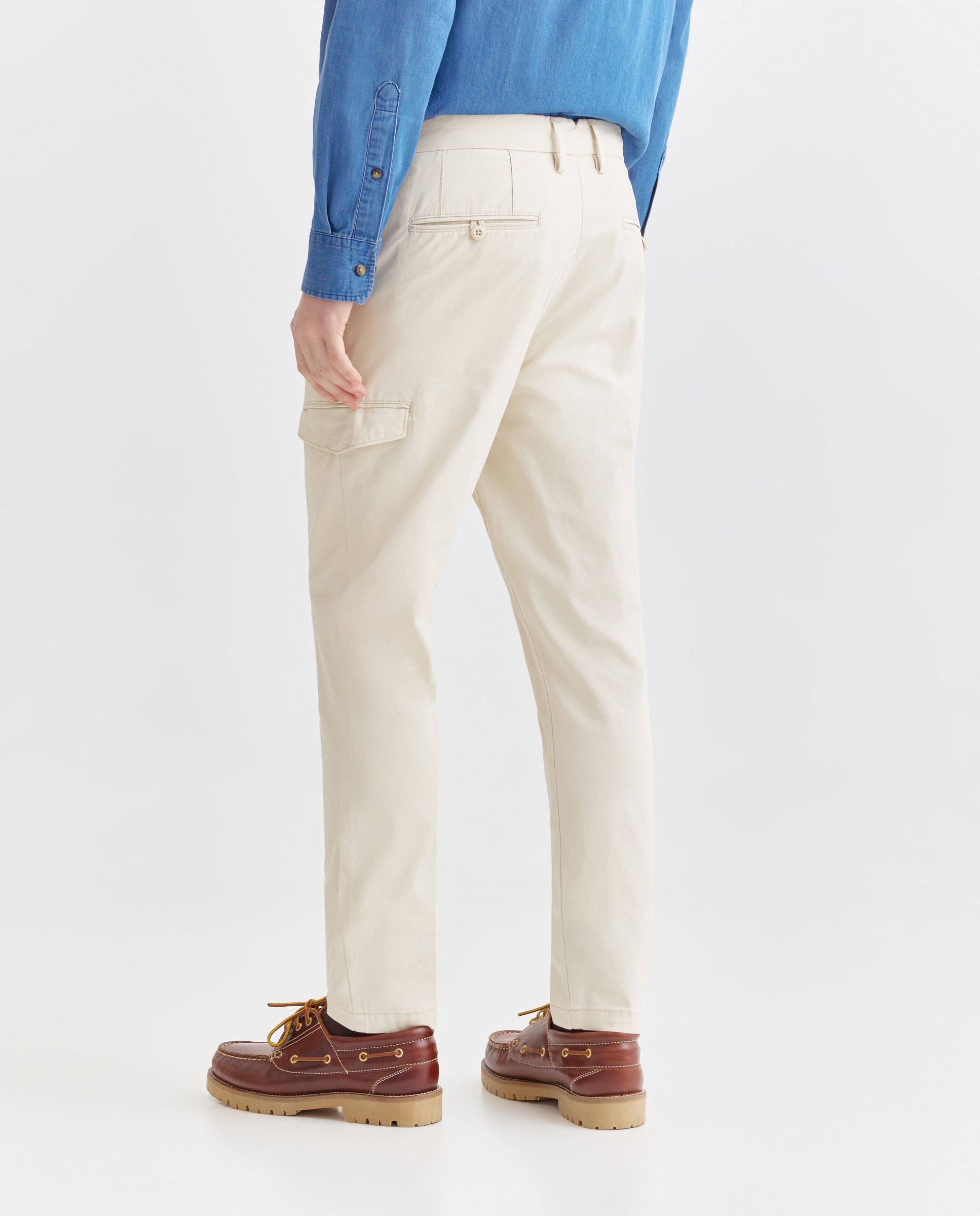 Pantalón hombre cargo Visón claro-3