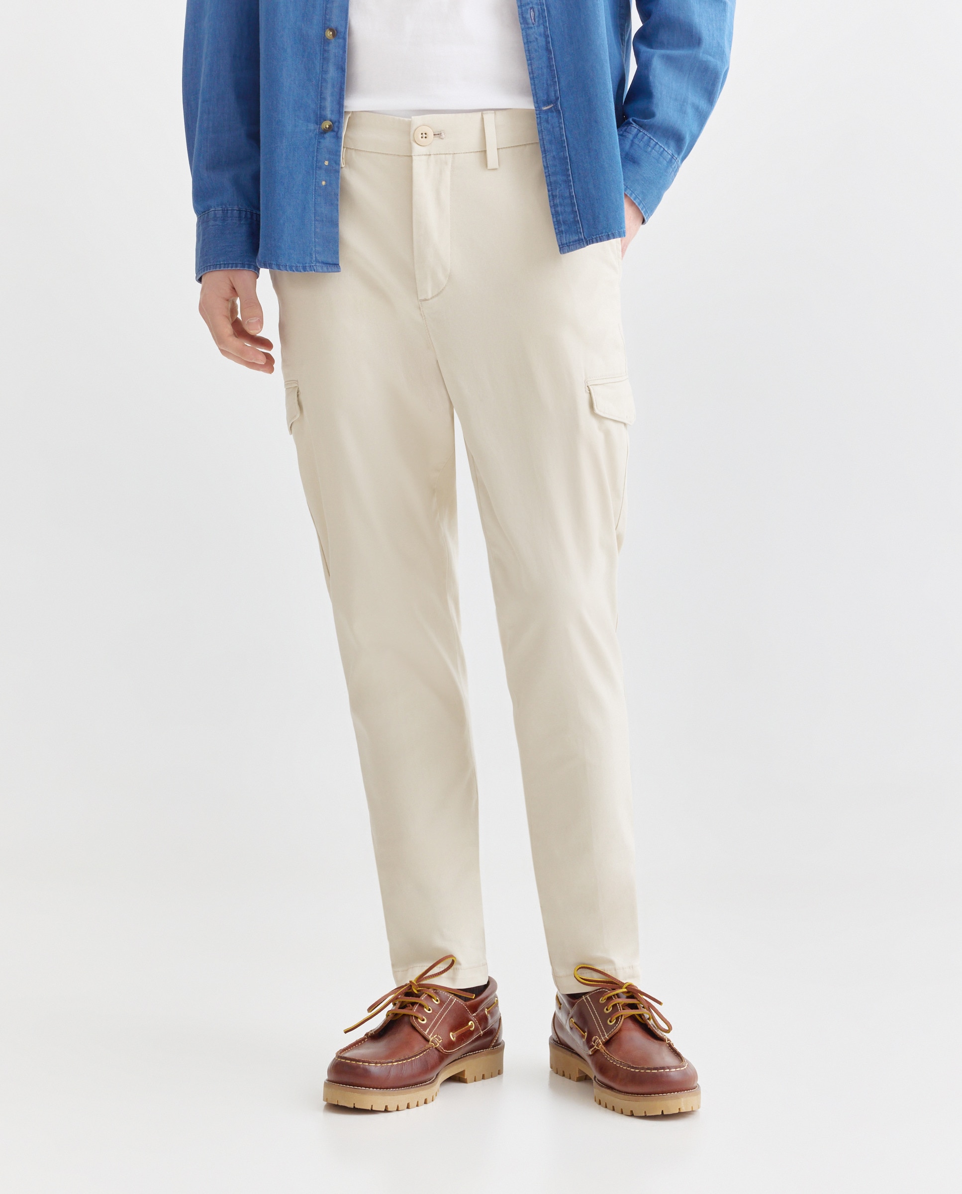 Pantalón hombre cargo Visón claro-2