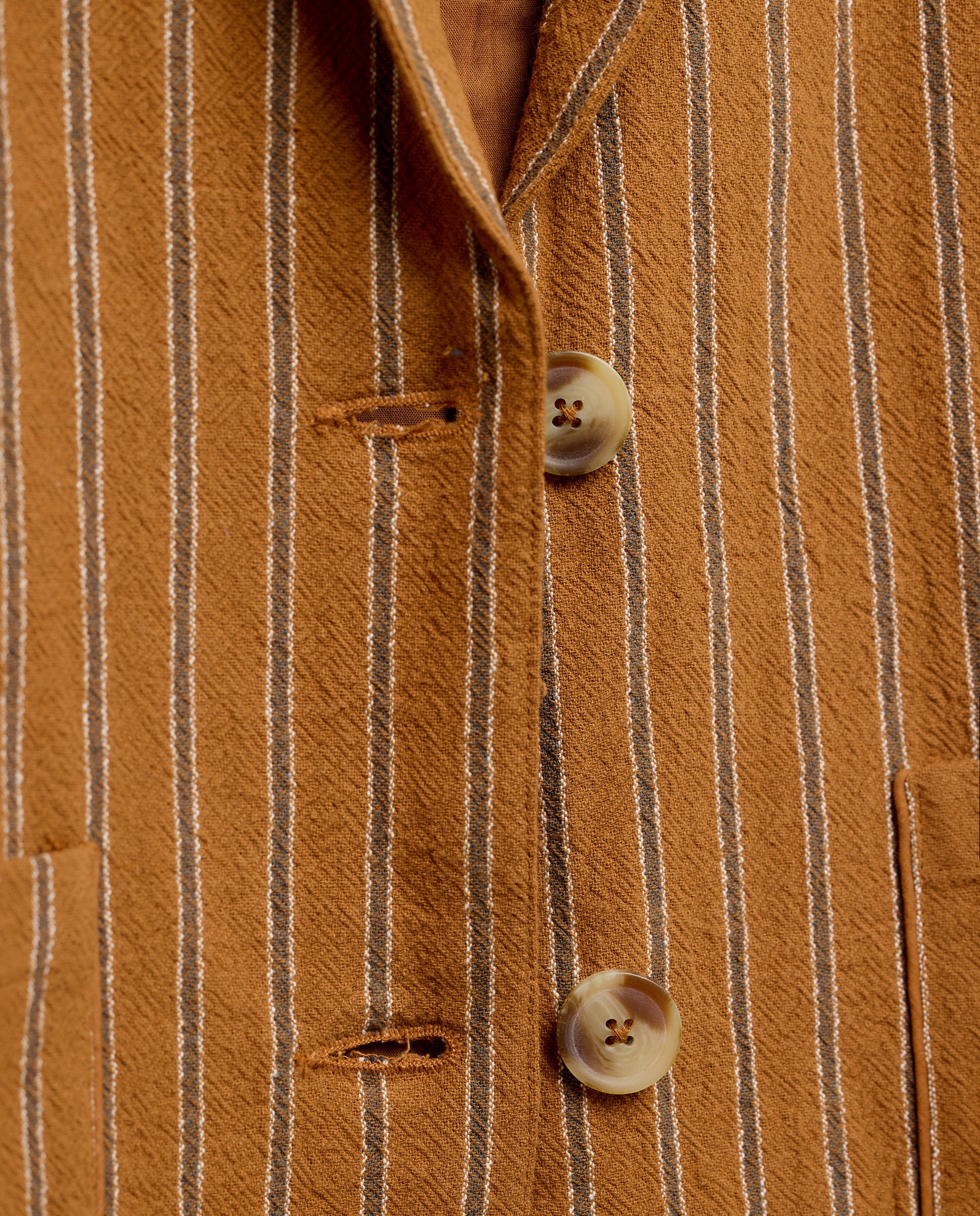 Blazer Rústico com Estampado de Riscas Finas Castanho-6