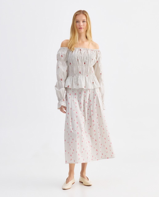 Imagen 0 de Falda de mujer con pliegues