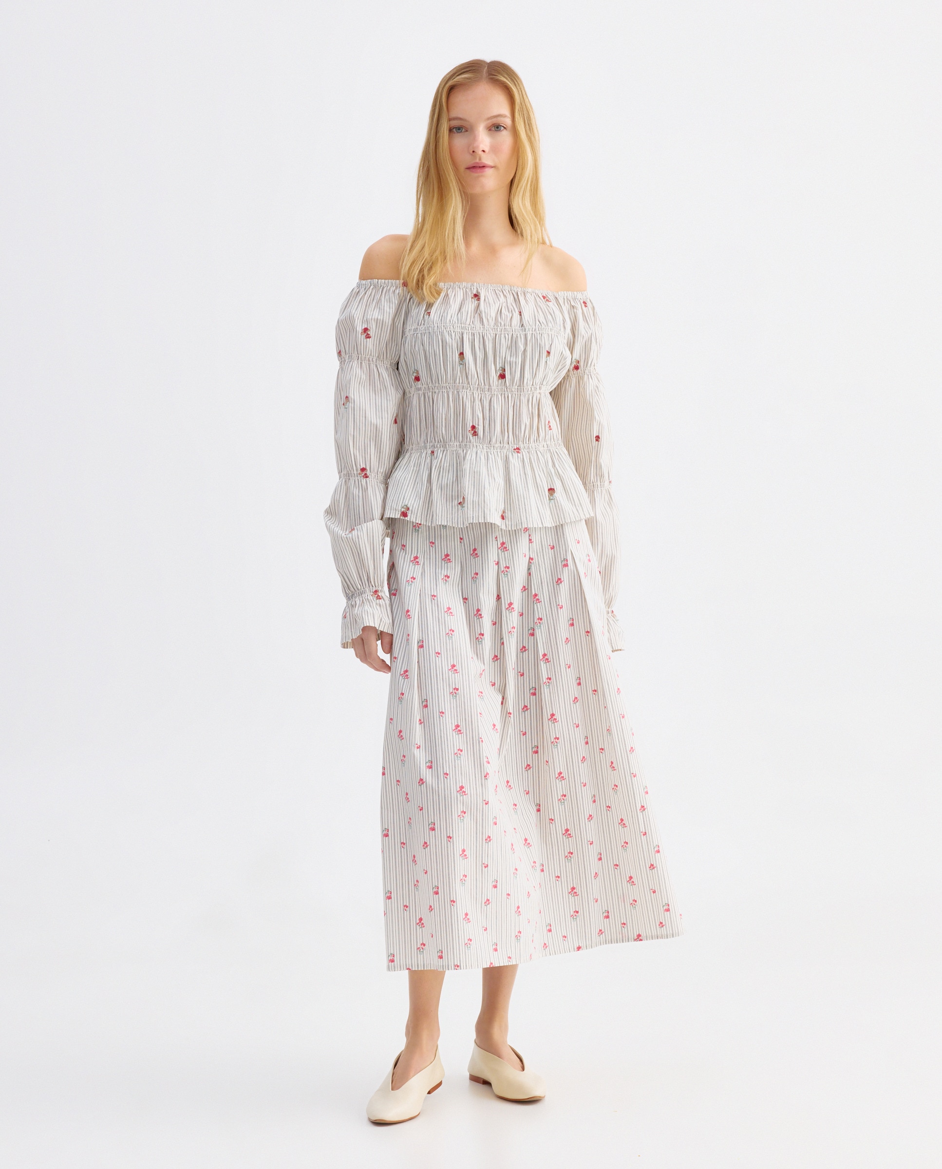 Imagen 0 de Falda de mujer con pliegues