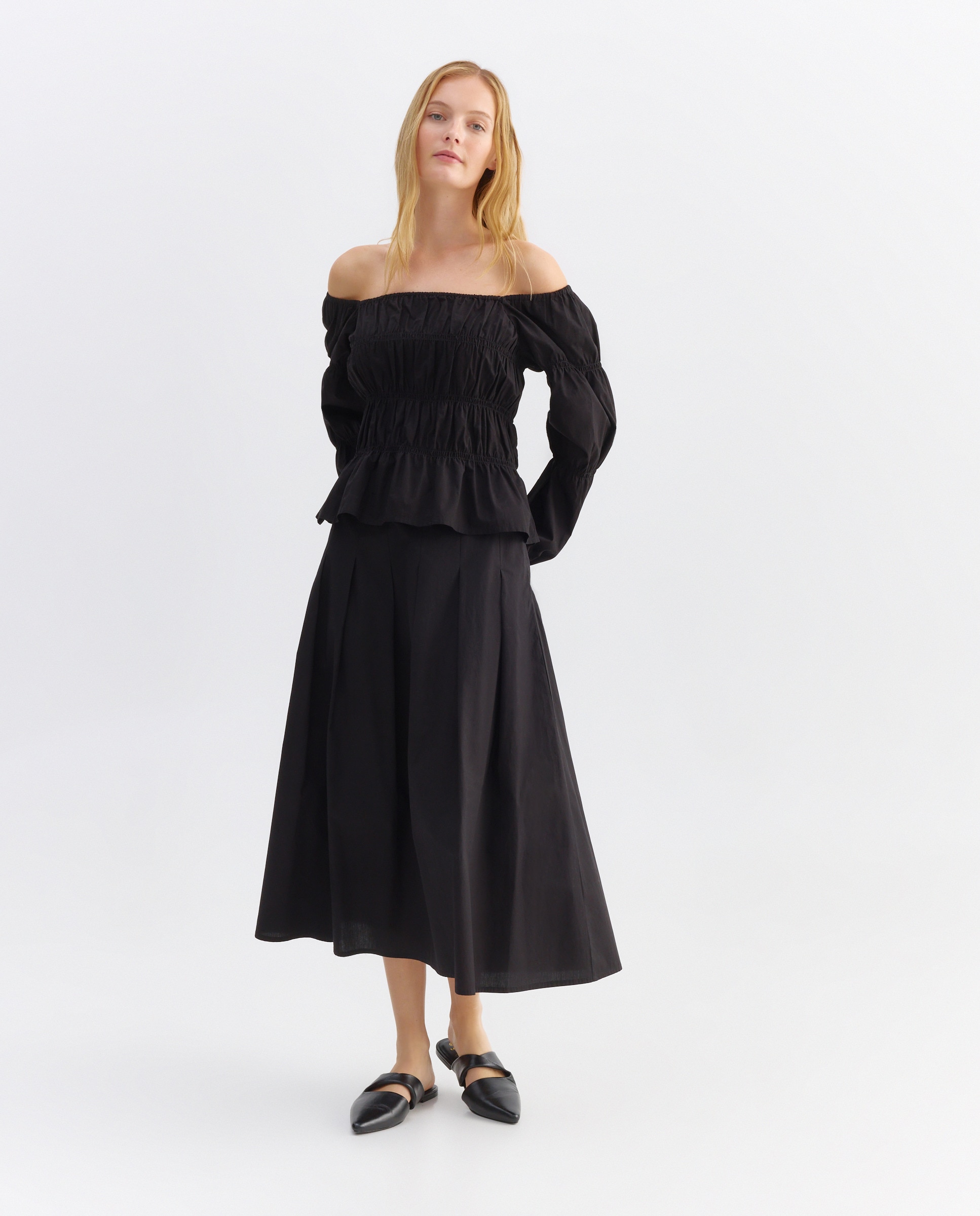 Imagen 0 de Falda de mujer con pliegues total look