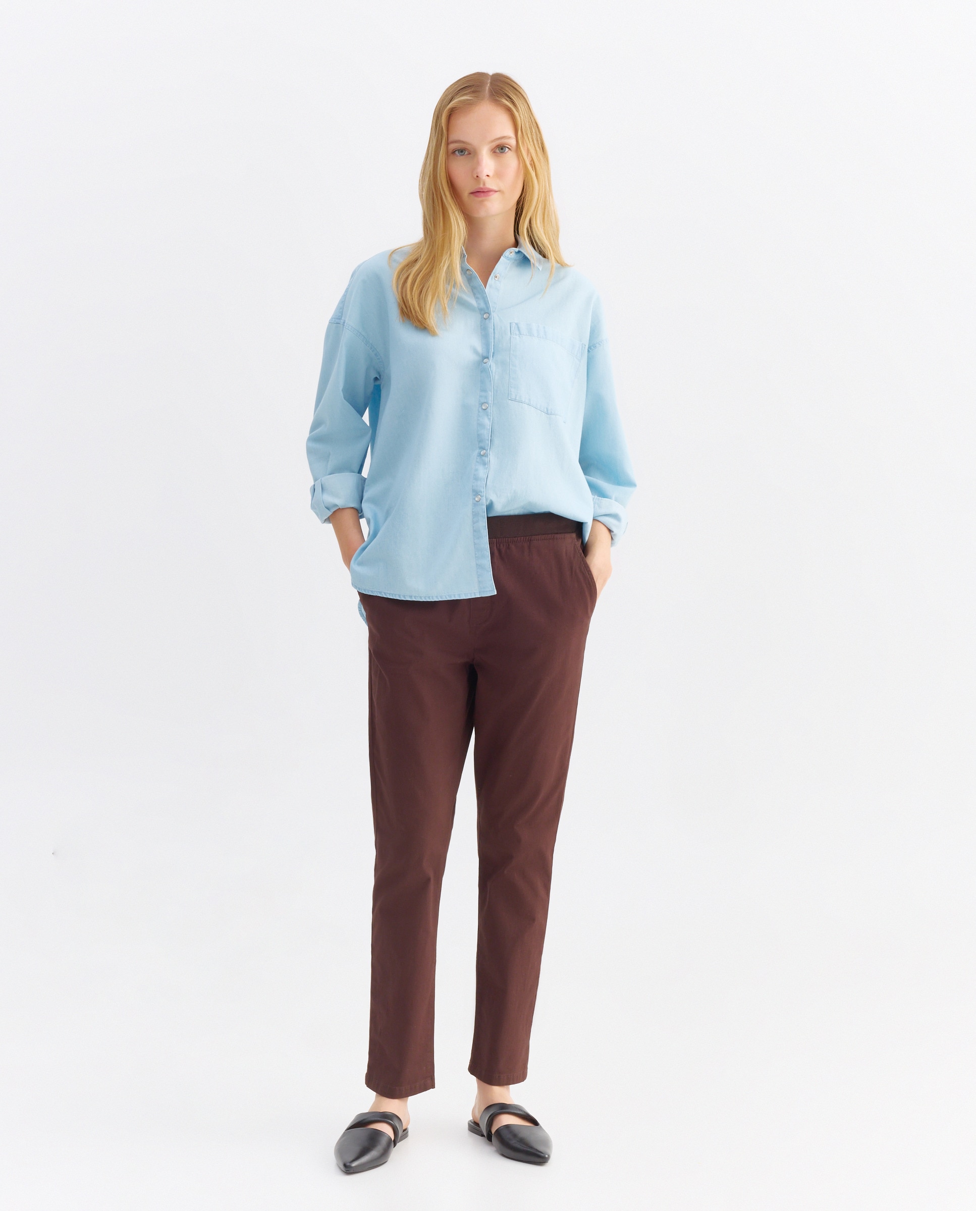 Imagen 0 de Pantalón largo con goma elástica de mujer