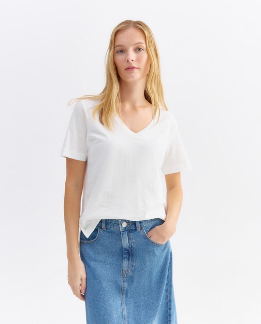 Imagen 0 de Camiseta básica de mujer cuello pico