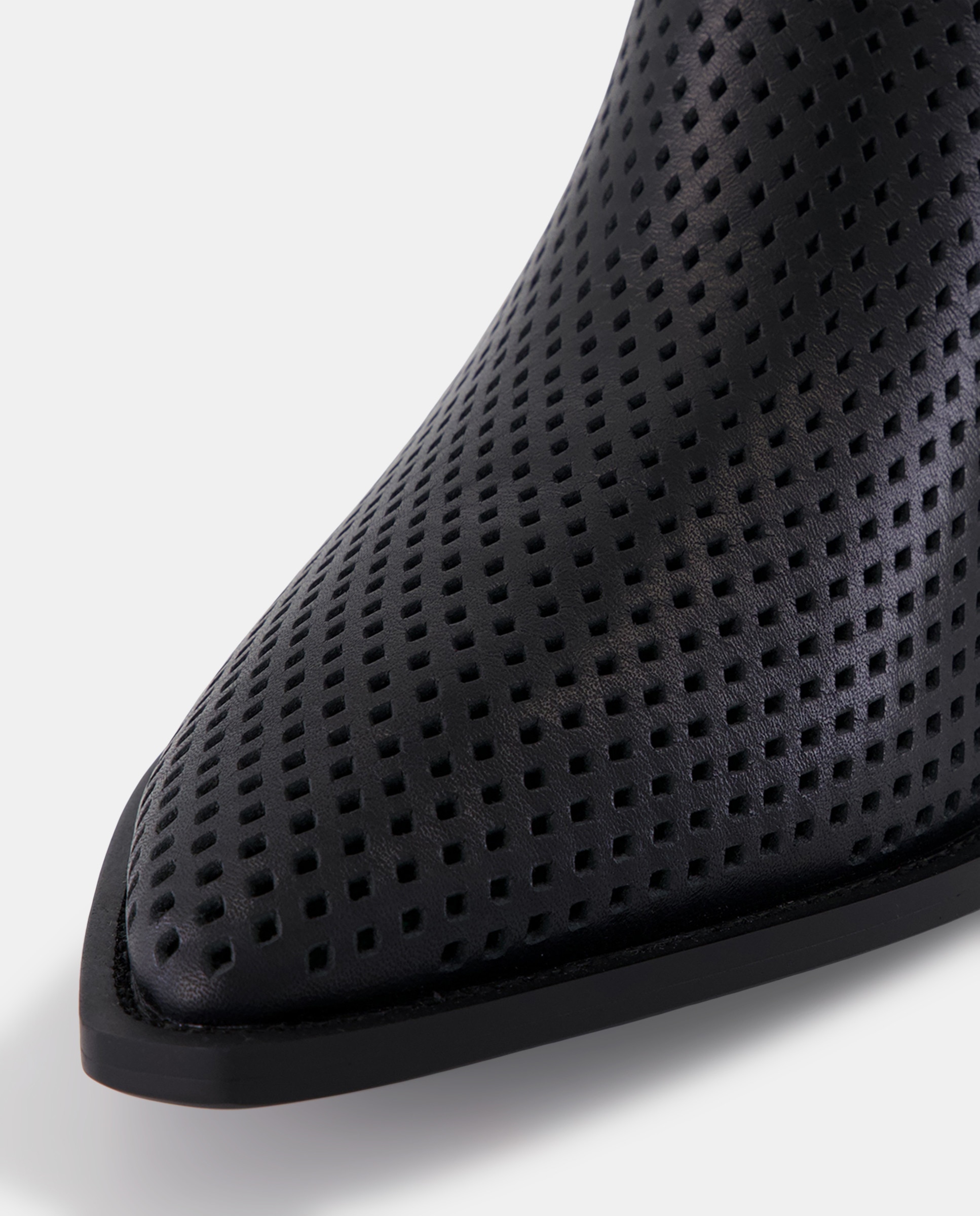 Botins de Tacão Perfurados Preto-5